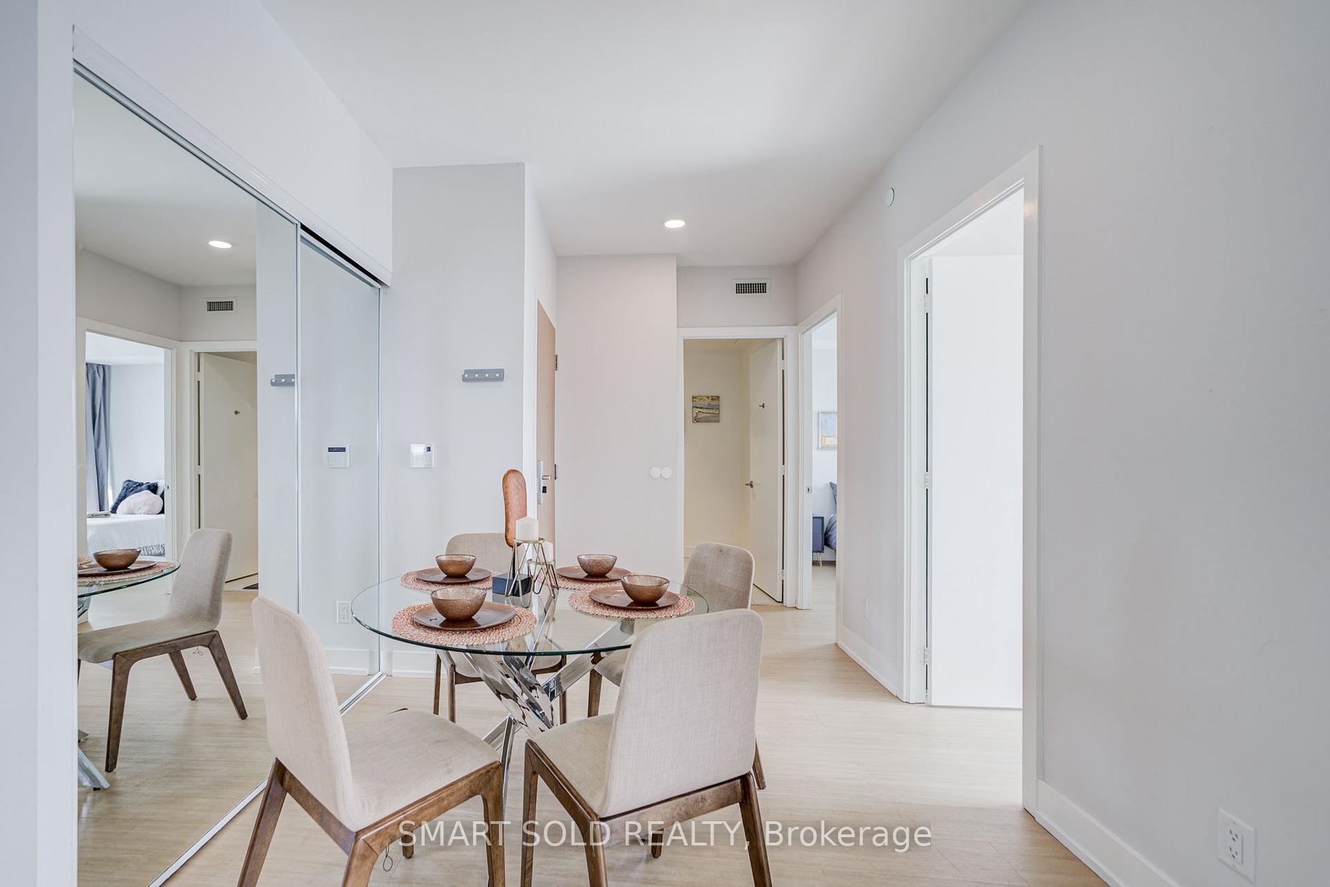 Photo 4 of Unit 3211, 7 Grenville Street, Toronto, Bay Street Corridor — HOMEH