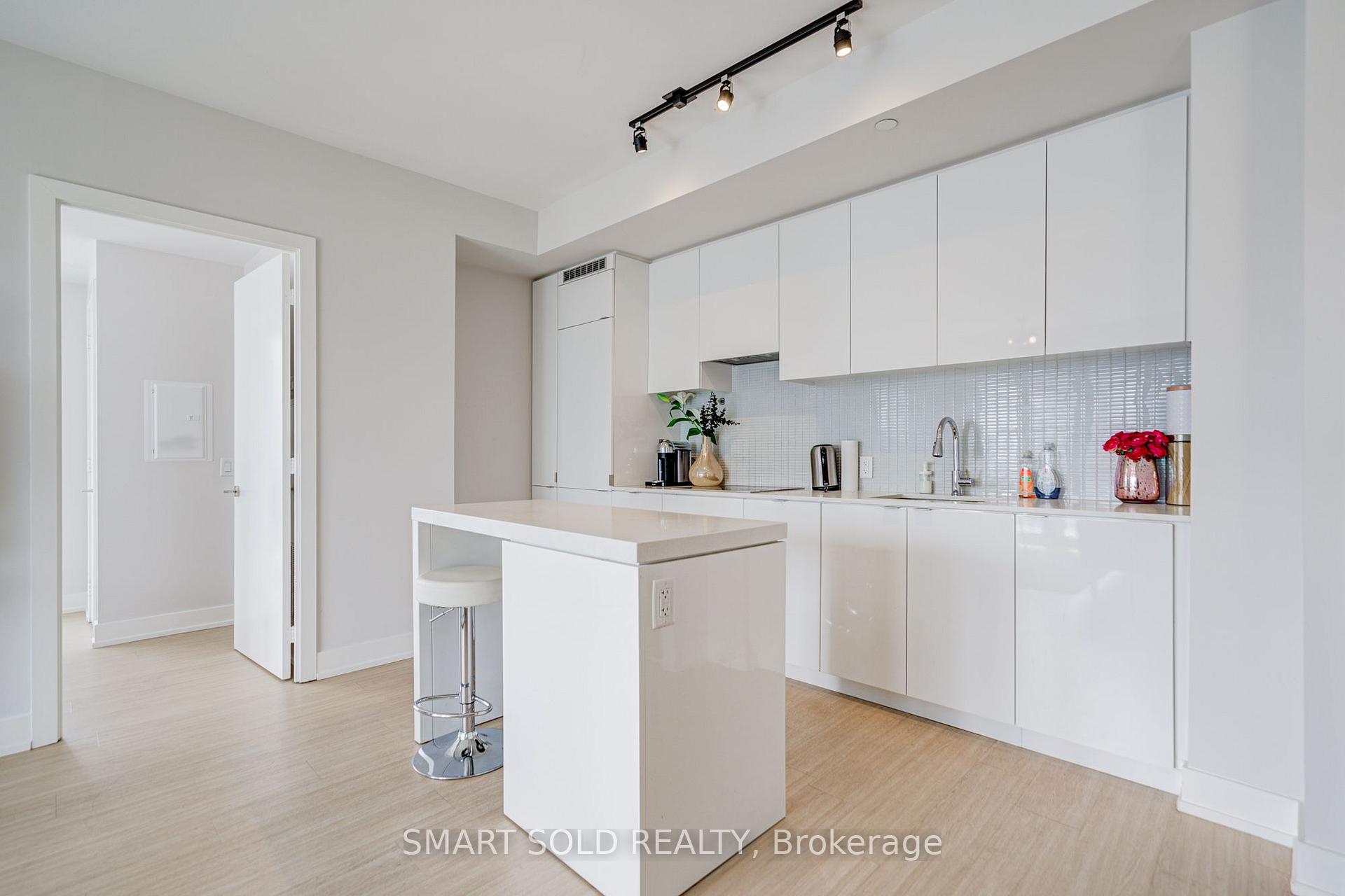 Photo 5 of Unit 3211, 7 Grenville Street, Toronto, Bay Street Corridor — HOMEH