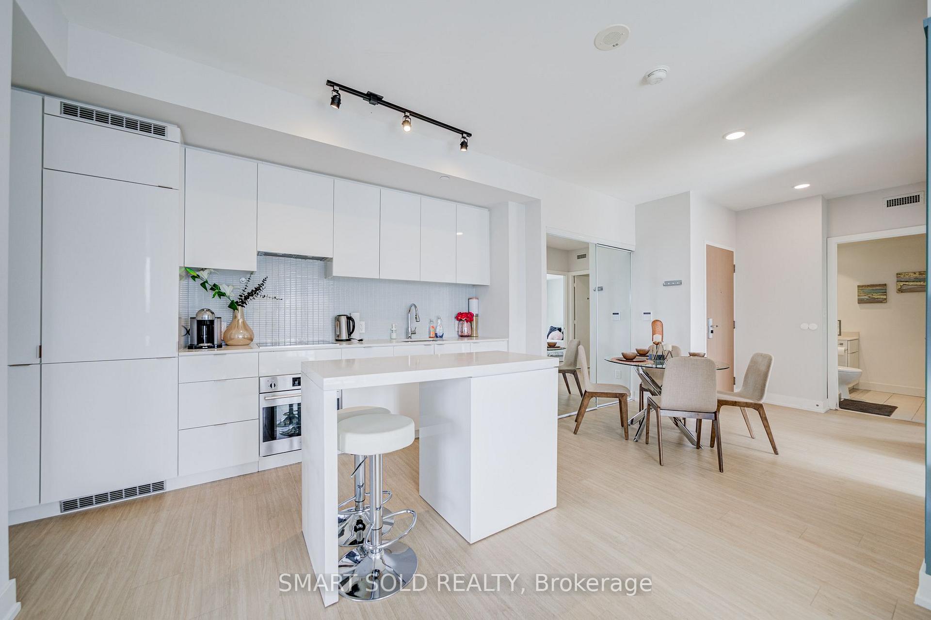 Photo 6 of Unit 3211, 7 Grenville Street, Toronto, Bay Street Corridor — HOMEH