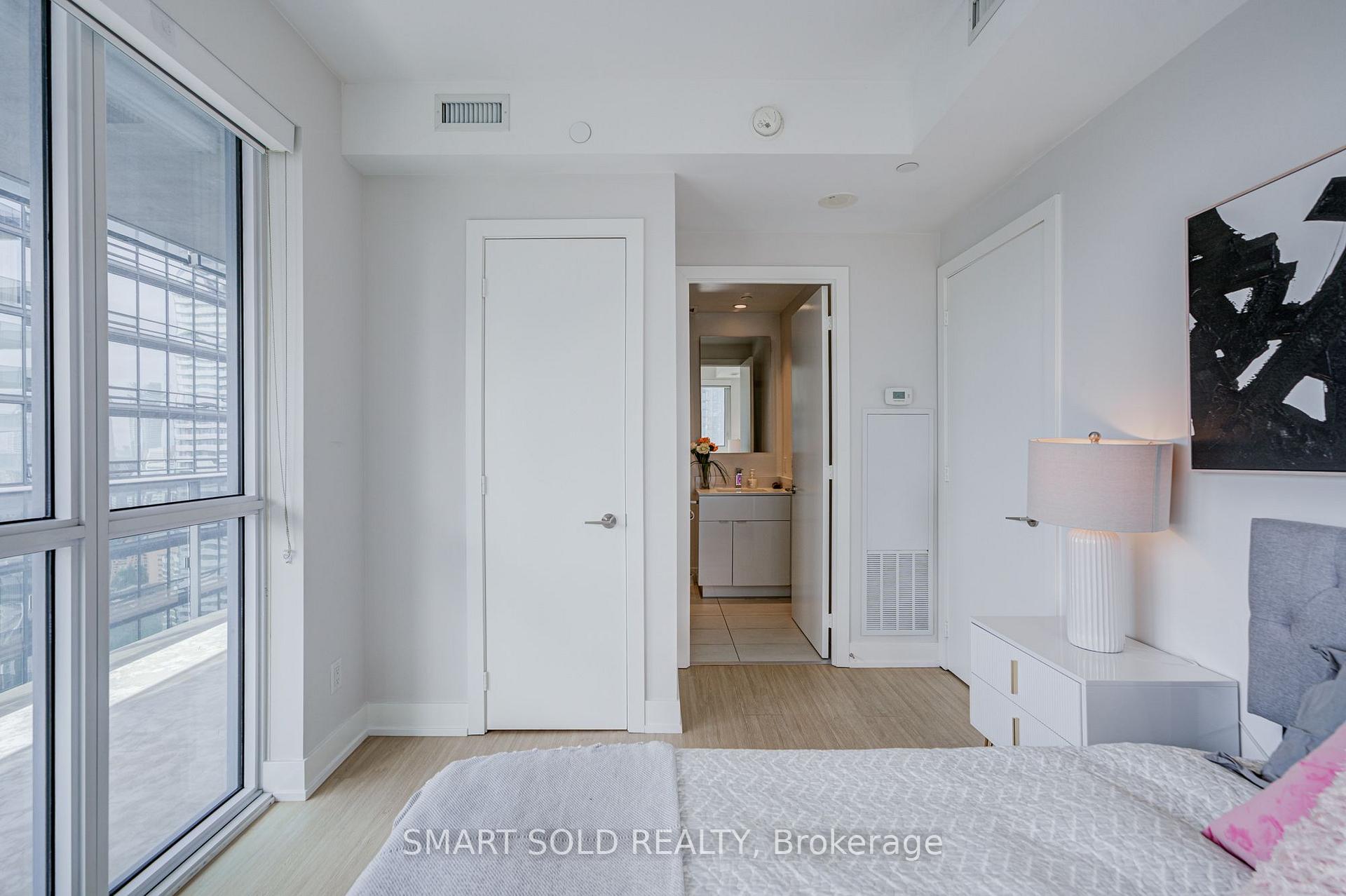 Photo 15 of Unit 3211, 7 Grenville Street, Toronto, Bay Street Corridor — HOMEH