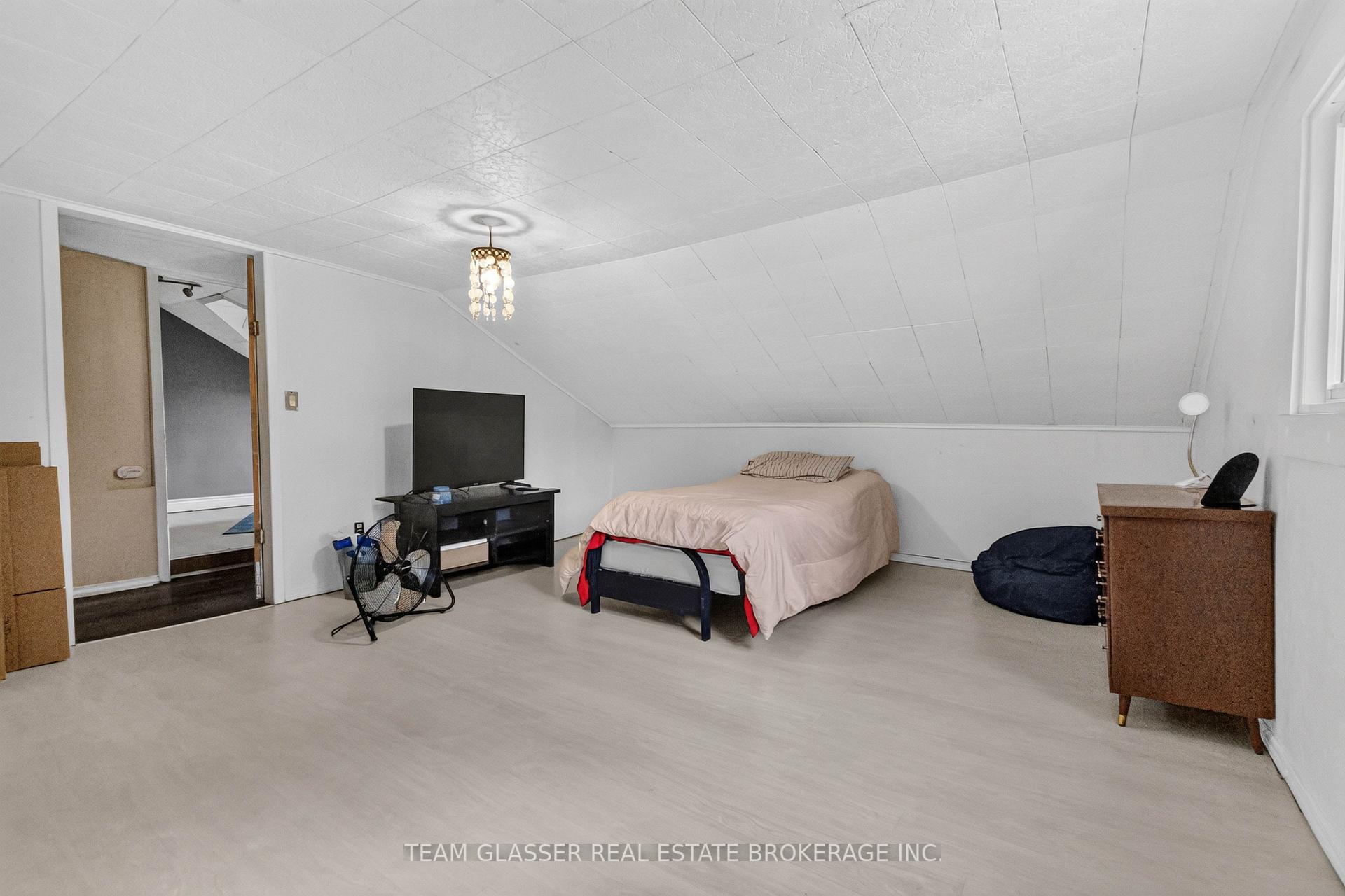 Photo 32 of 118 Inkerman Street, St. Thomas — HOMEH