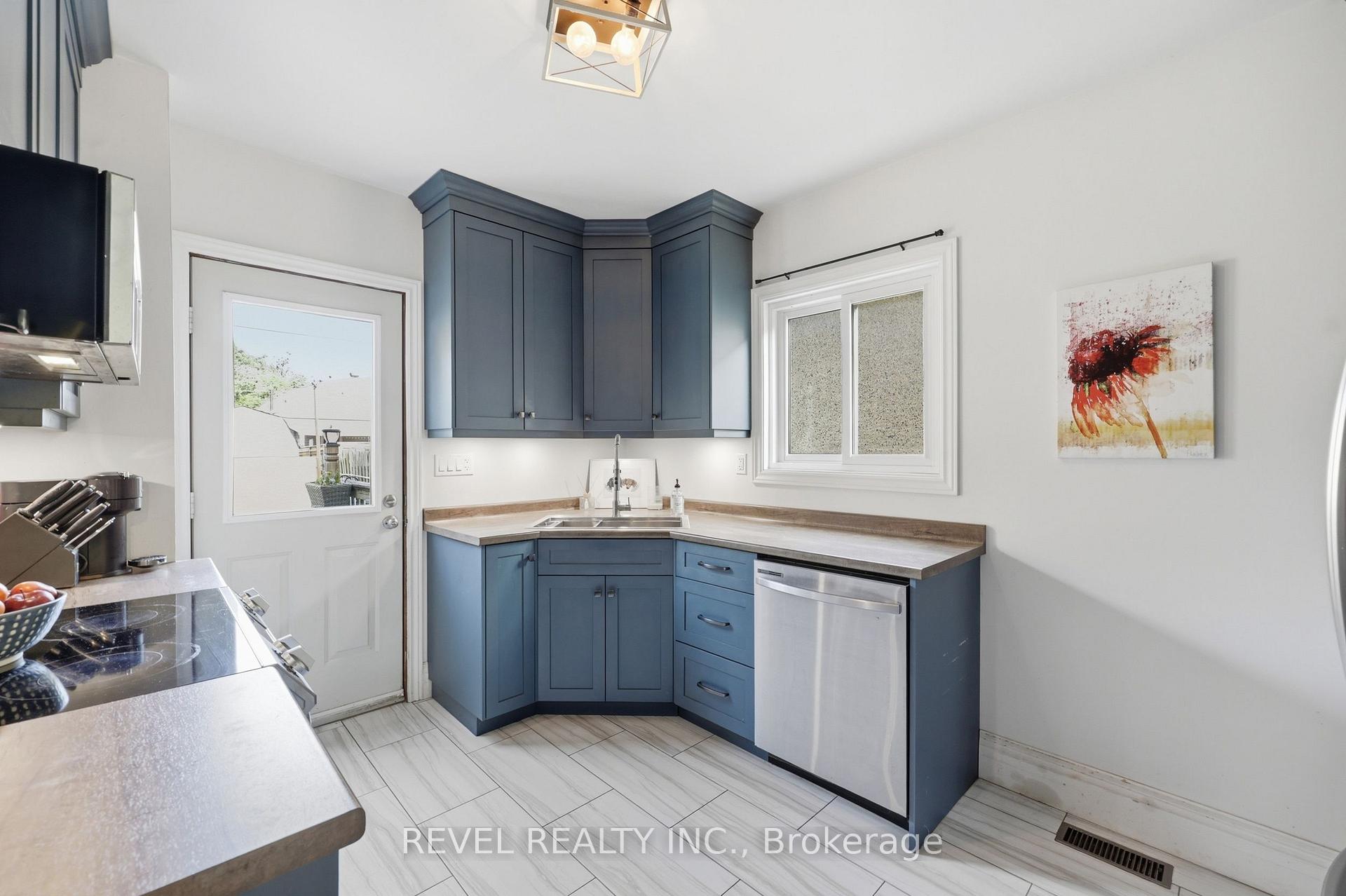 Photo 11 of 52 Berryman Avenue, St. Catharines, E. Chester — HOMEH