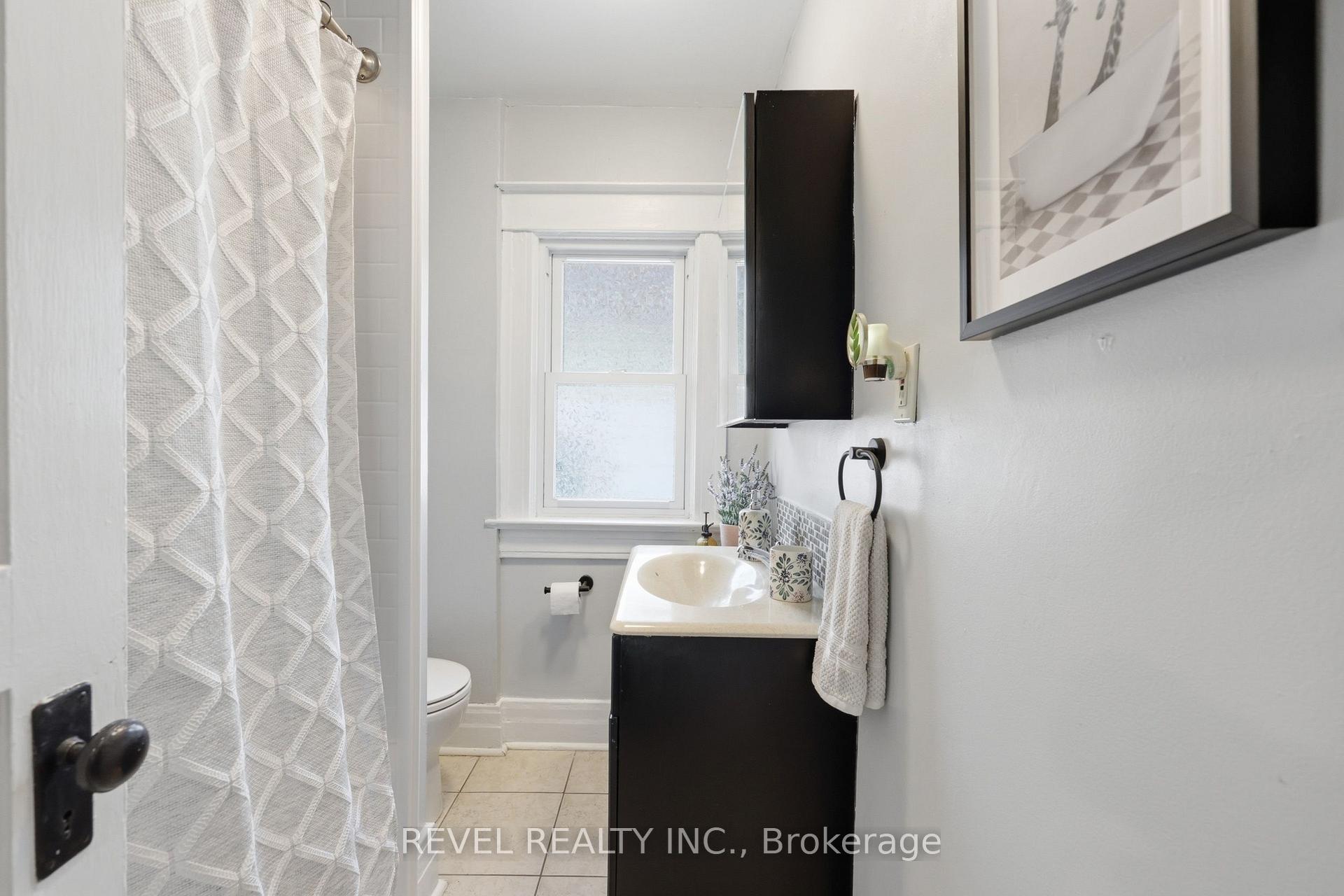 Photo 21 of 52 Berryman Avenue, St. Catharines, E. Chester — HOMEH
