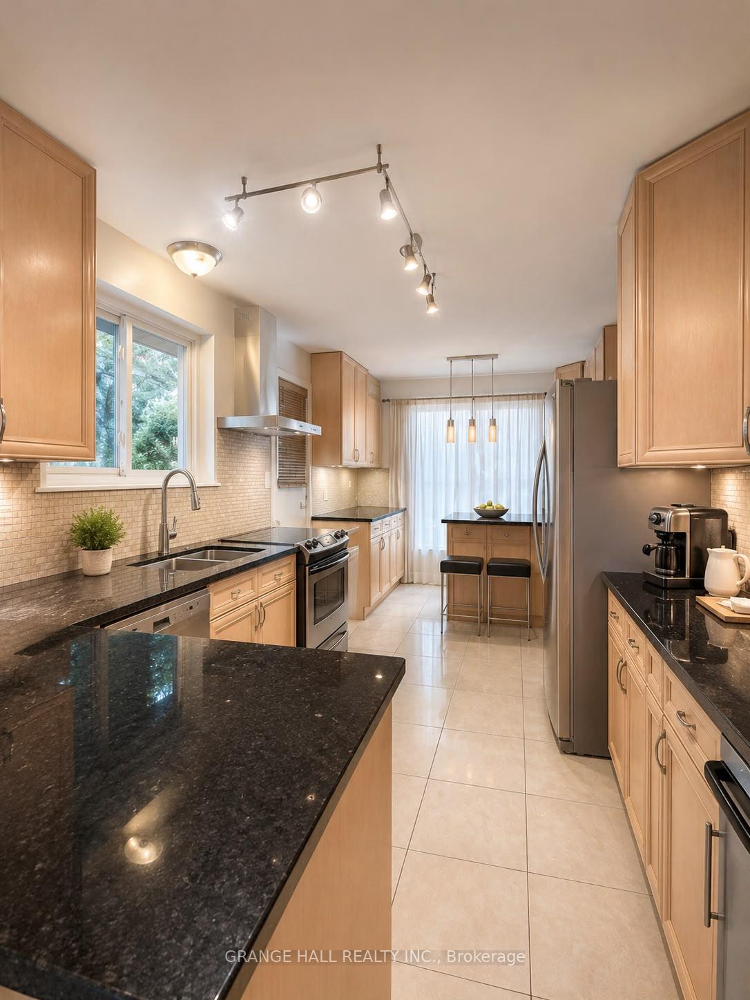 Photo 6 of 210 Lloyd Manor Road, Etobicoke, Princess-Rosethorn — HOMEH