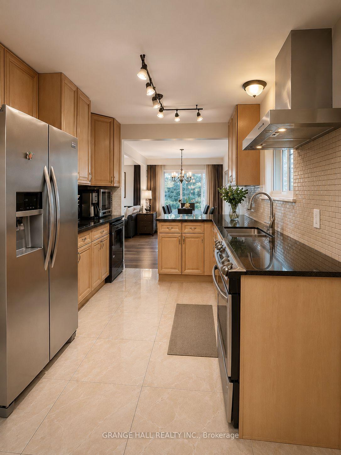 Photo 7 of 210 Lloyd Manor Road, Etobicoke, Princess-Rosethorn — HOMEH