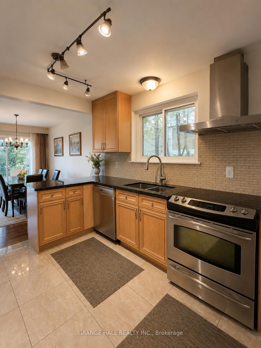 Photo 8 of 210 Lloyd Manor Road, Etobicoke, Princess-Rosethorn — HOMEH