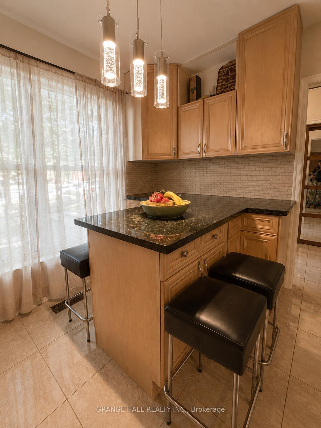 Photo 9 of 210 Lloyd Manor Road, Etobicoke, Princess-Rosethorn — HOMEH