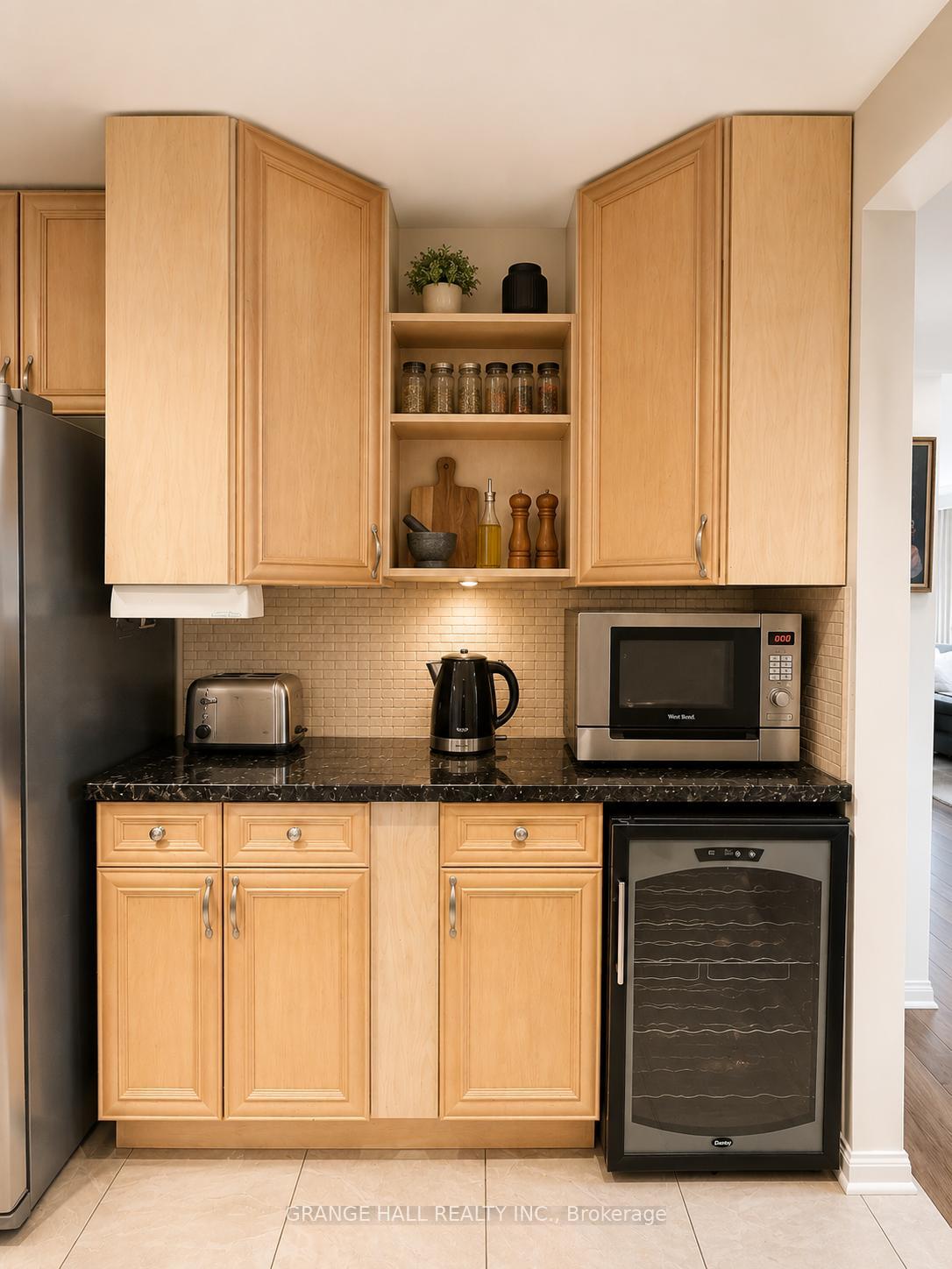Photo 10 of 210 Lloyd Manor Road, Etobicoke, Princess-Rosethorn — HOMEH