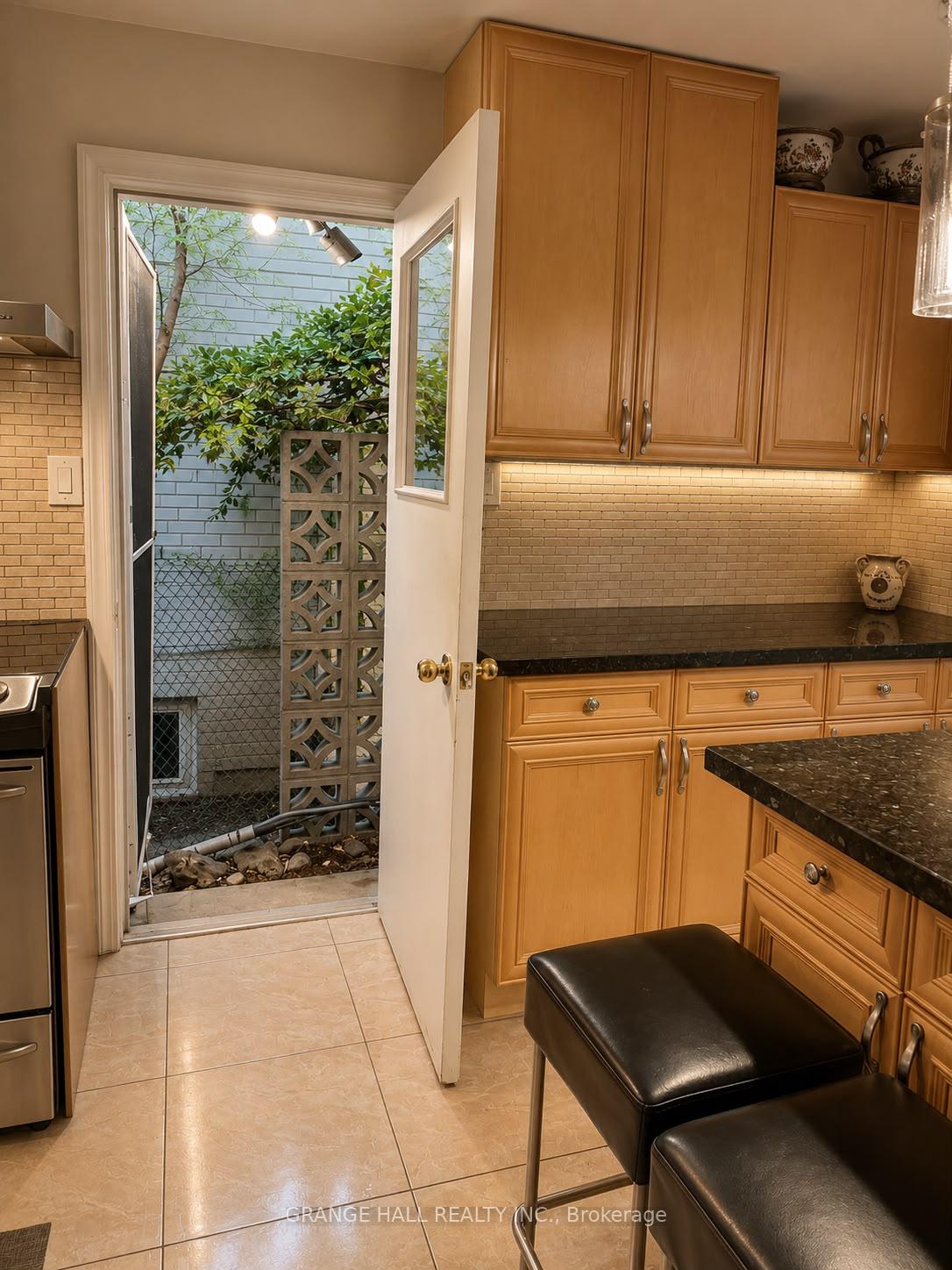 Photo 11 of 210 Lloyd Manor Road, Etobicoke, Princess-Rosethorn — HOMEH