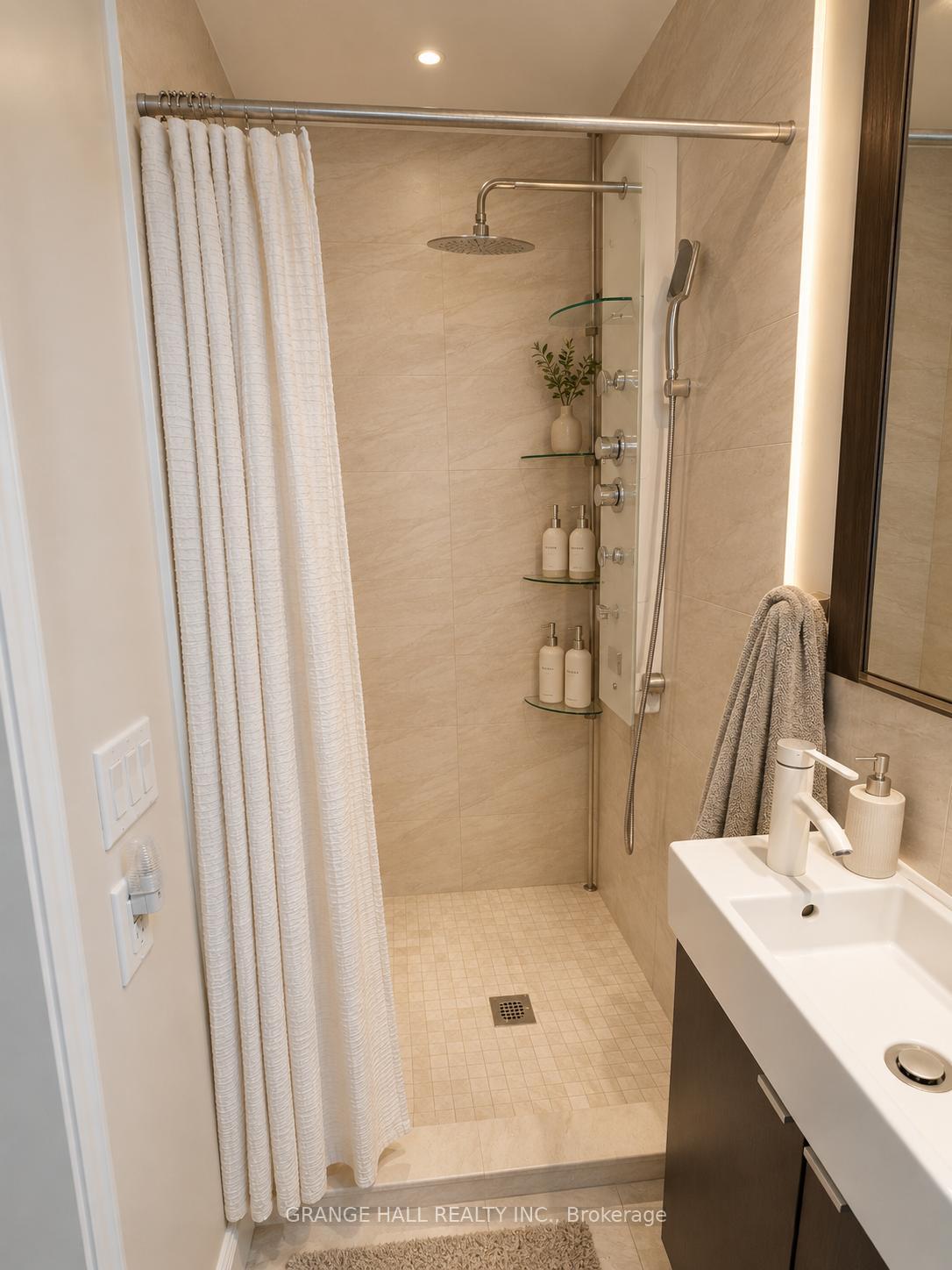 Photo 26 of 210 Lloyd Manor Road, Etobicoke, Princess-Rosethorn — HOMEH