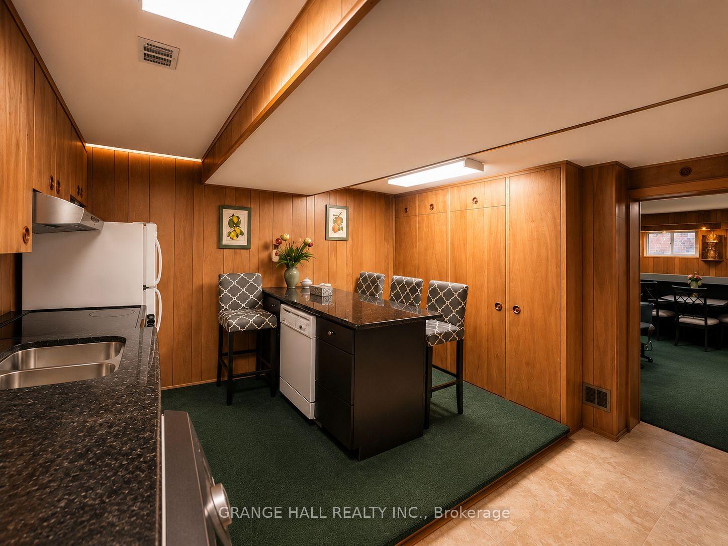 Photo 34 of 210 Lloyd Manor Road, Etobicoke, Princess-Rosethorn — HOMEH