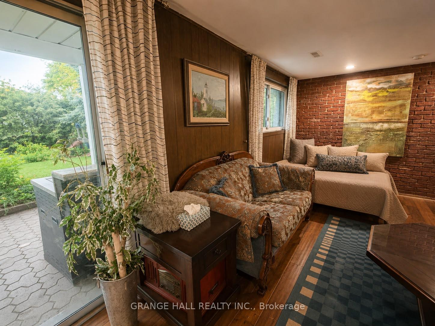 Photo 43 of 210 Lloyd Manor Road, Etobicoke, Princess-Rosethorn — HOMEH