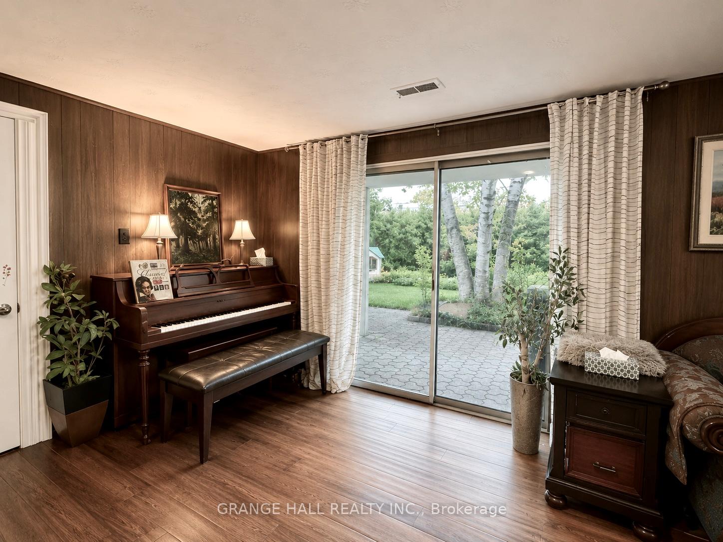 Photo 42 of 210 Lloyd Manor Road, Etobicoke, Princess-Rosethorn — HOMEH