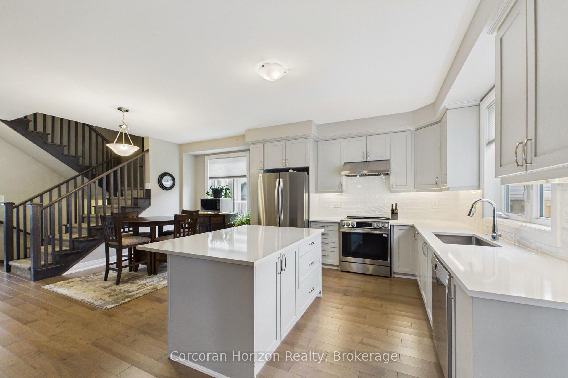 Photo 10 of 8 Chambery Street, Bracebridge, Macaulay — HOMEH