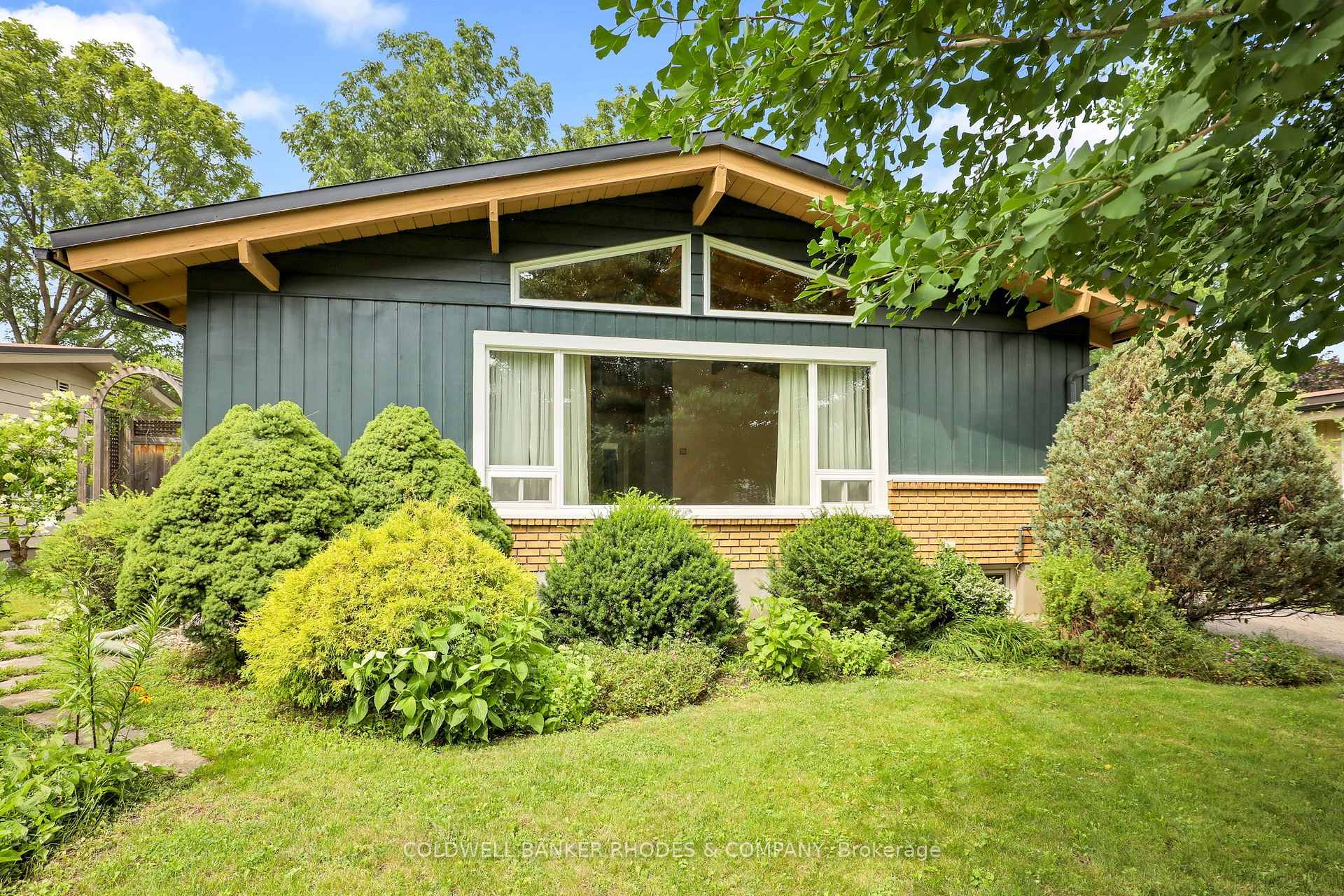 Photo 3 of 359 Mountbatten Avenue, Ottawa, Alta Vista/Faircrest Heights — HOMEH