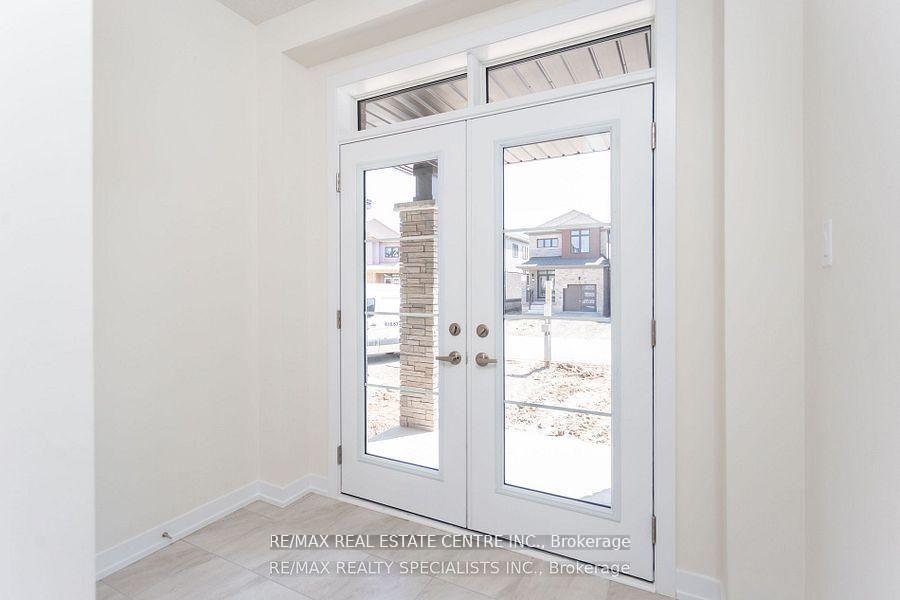 Photo 11 of 16 Monteith Drive, Brantford, Empire — HOMEH