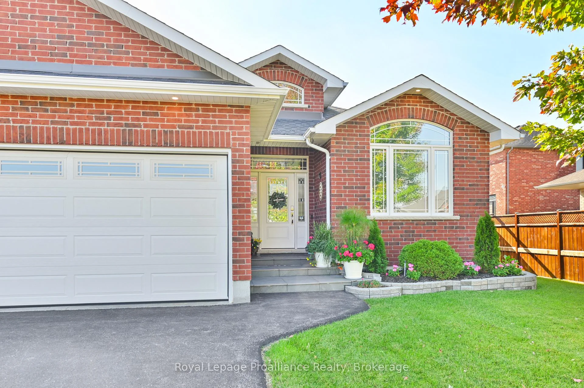 Photo 4 of 2 Bevan Drive, Belleville, Thurlow Ward — HOMEH
