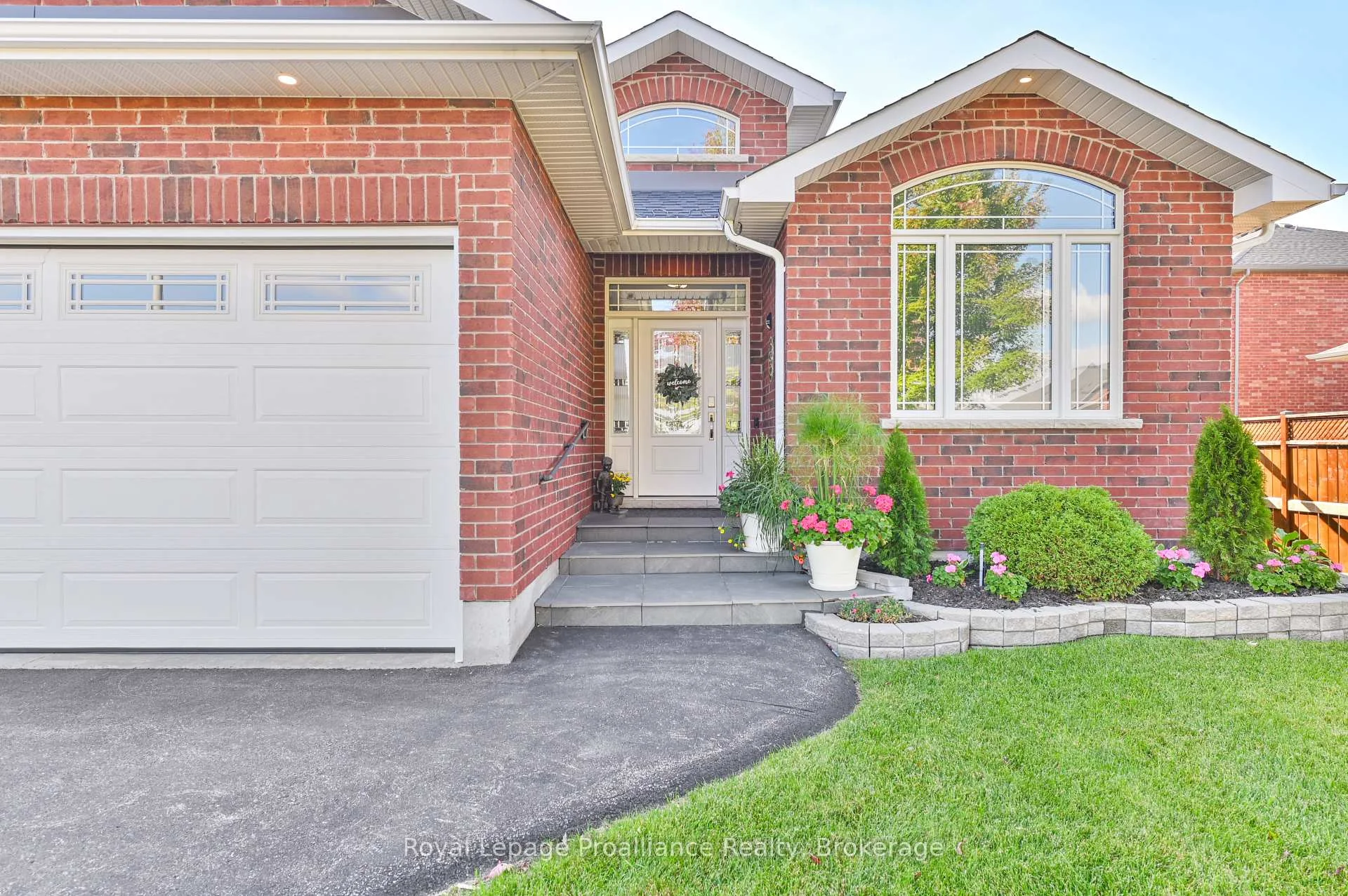 Photo 5 of 2 Bevan Drive, Belleville, Thurlow Ward — HOMEH