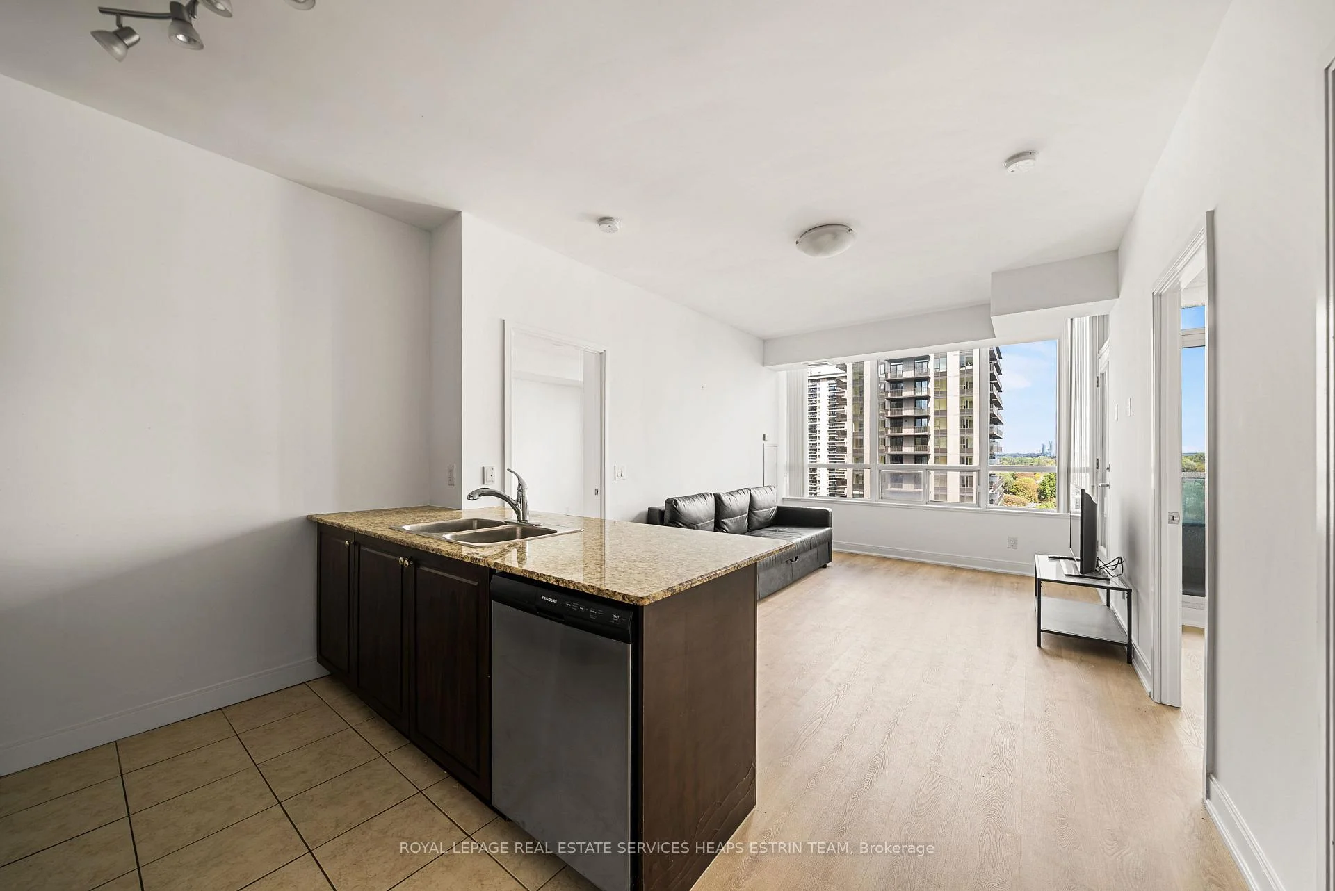 Photo 8 of Unit 1301, 88 Broadway Avenue, Toronto, Mount Pleasant West — HOMEH