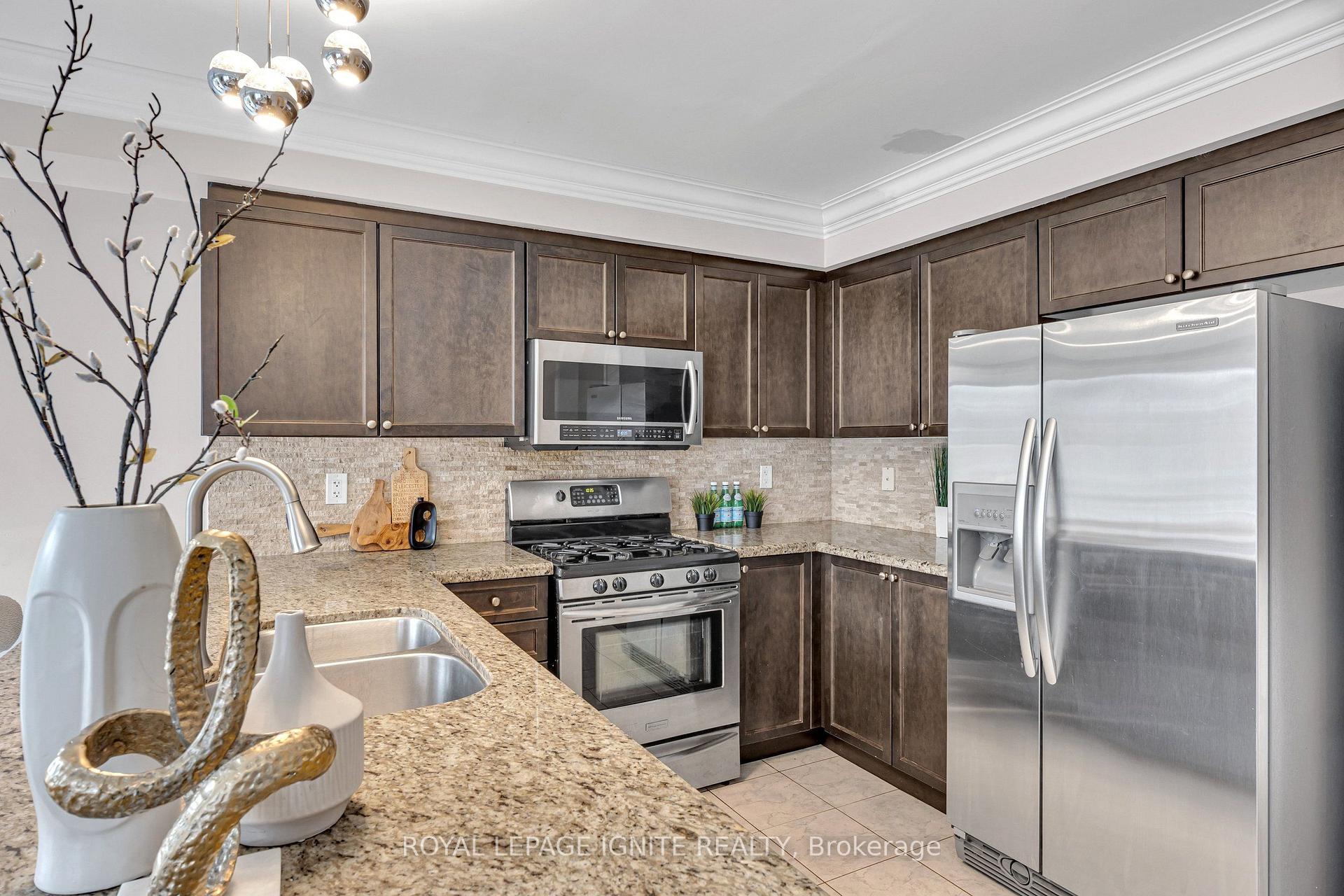 Photo 8 of 18 Feint Drive, Ajax, Northwest Ajax — HOMEH