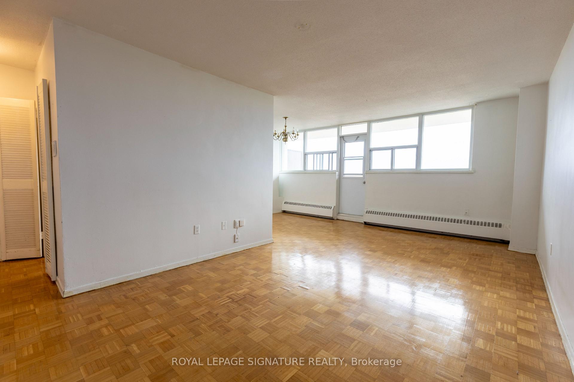 Front of Unit 902, 161 Oakwood Avenue