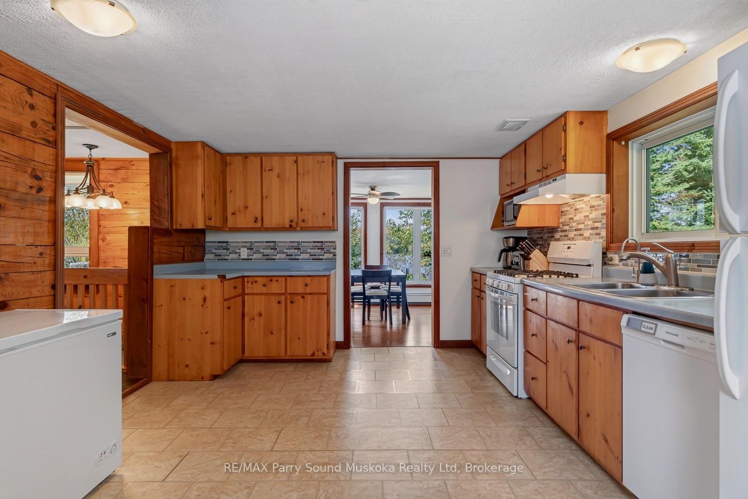 Photo 6 of 134 Johnston Road, Magnetawan, Spence — HOMEH