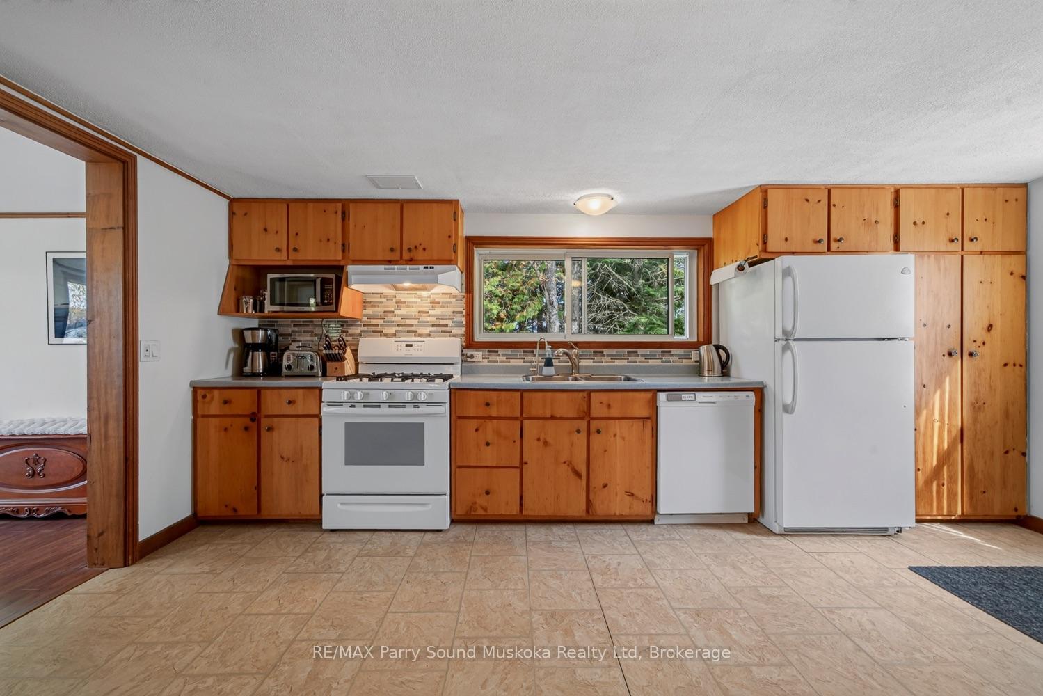 Photo 7 of 134 Johnston Road, Magnetawan, Spence — HOMEH