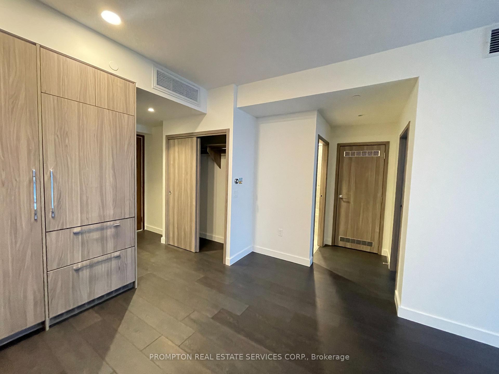 Photo 4 of Unit 3209, 85 McMahon Drive, North York, Bayview Village — HOMEH