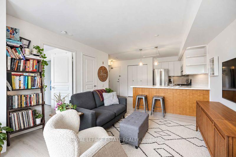 Photo 2 of Unit 203, 140 Bathurst Avenue, Toronto, Niagara — HOMEH