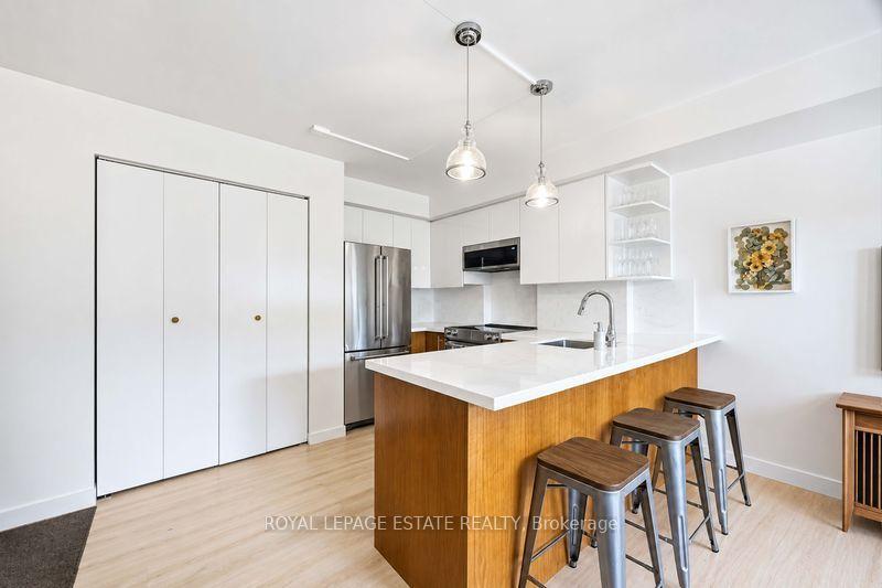Photo 3 of Unit 203, 140 Bathurst Avenue, Toronto, Niagara — HOMEH