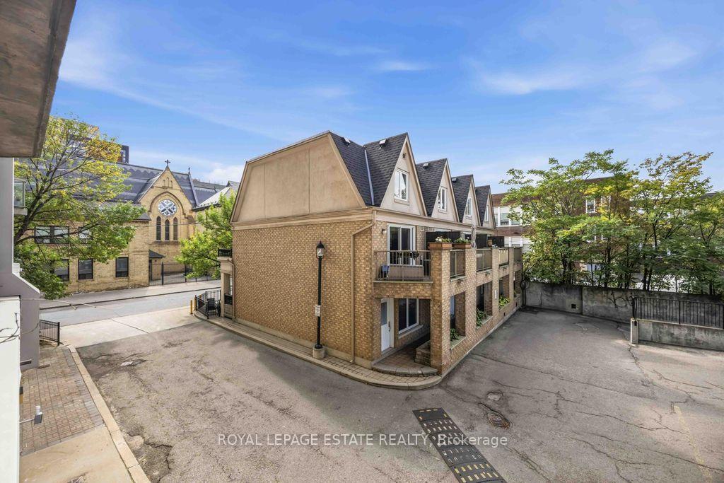 Photo 16 of Unit 203, 140 Bathurst Avenue, Toronto, Niagara — HOMEH