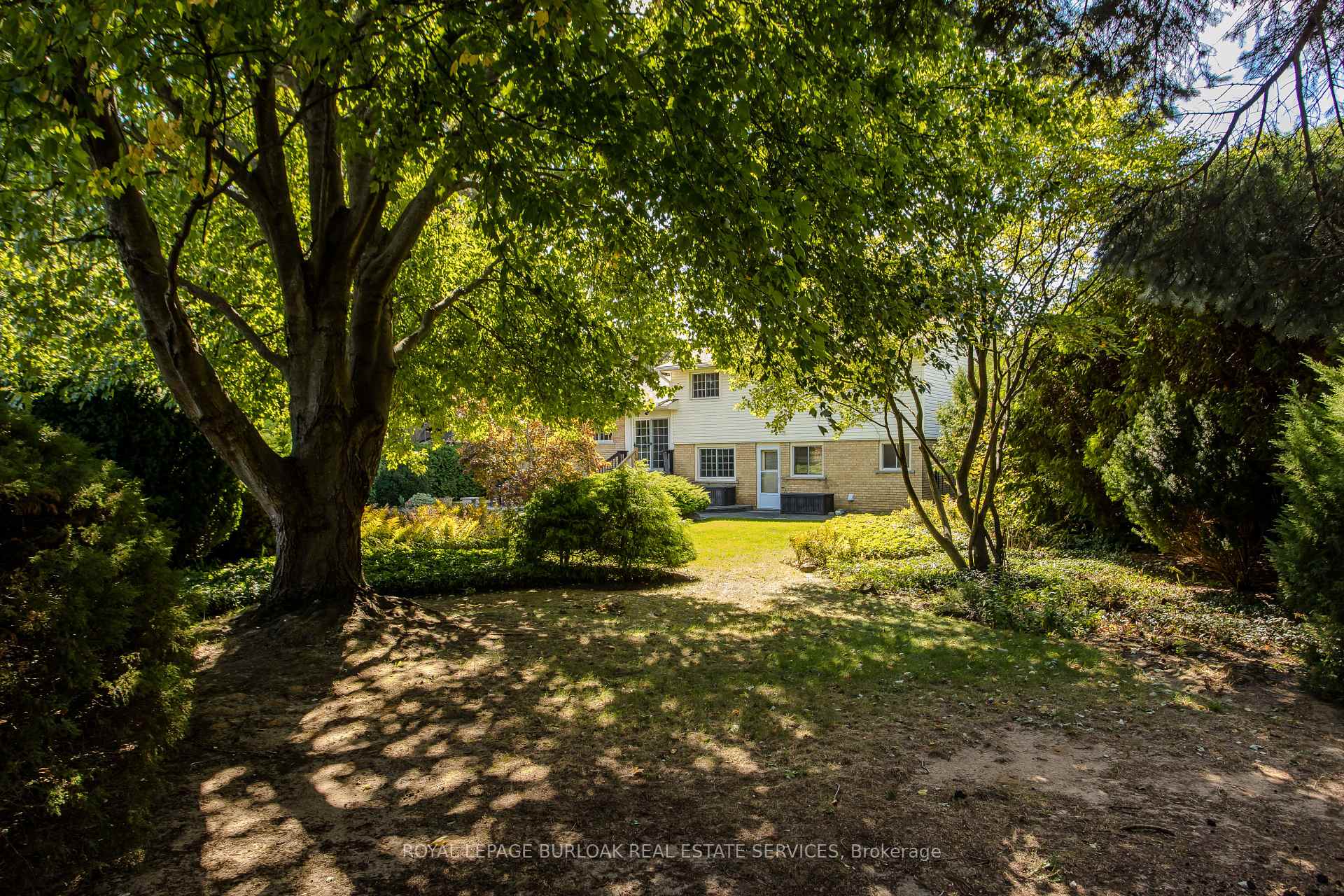 Photo 10 of 247 Walden Drive, Burlington, Roseland — HOMEH