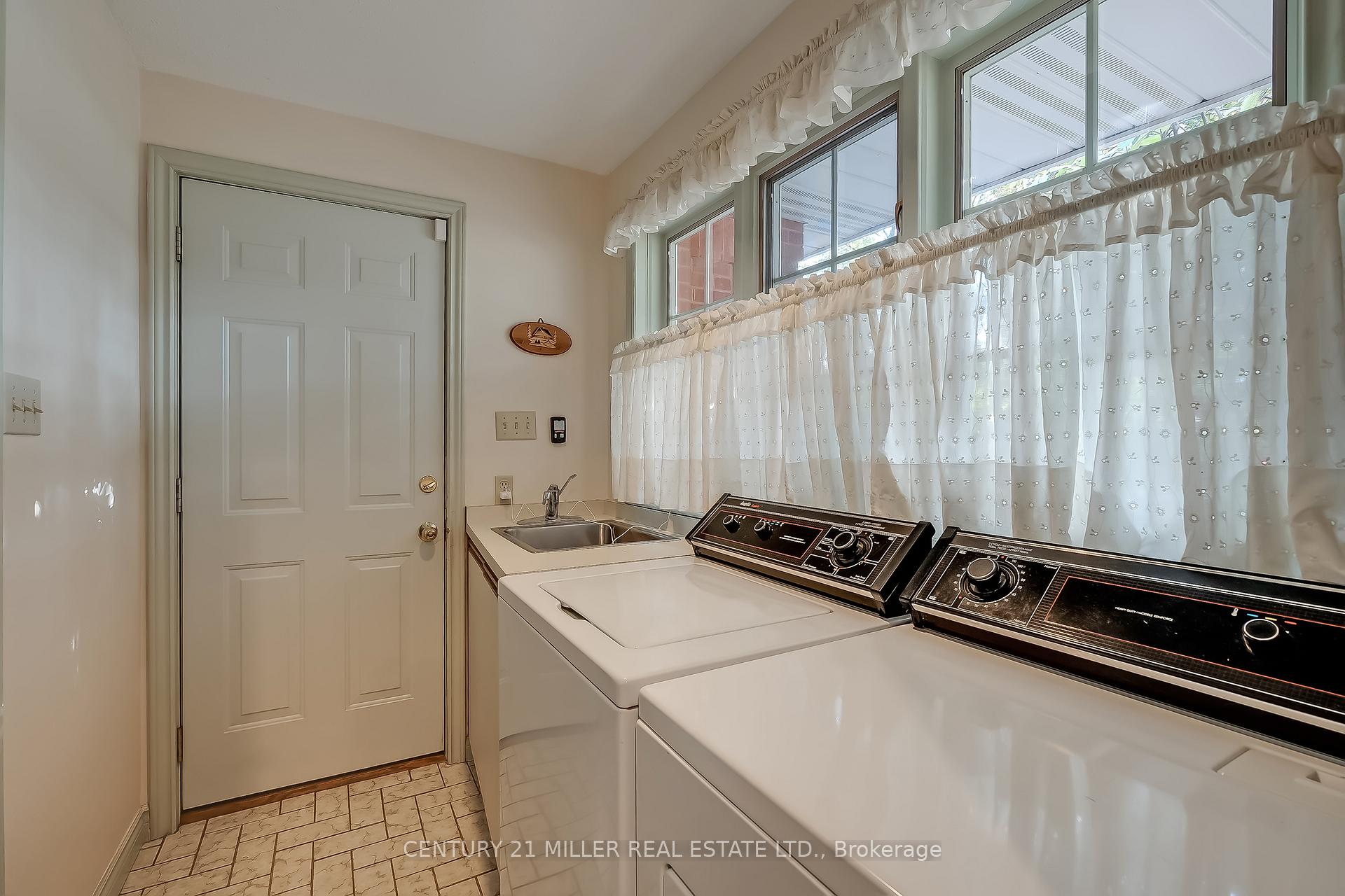 Photo 25 of 1296 Cumnock Crescent, Oakville, Morrison — HOMEH
