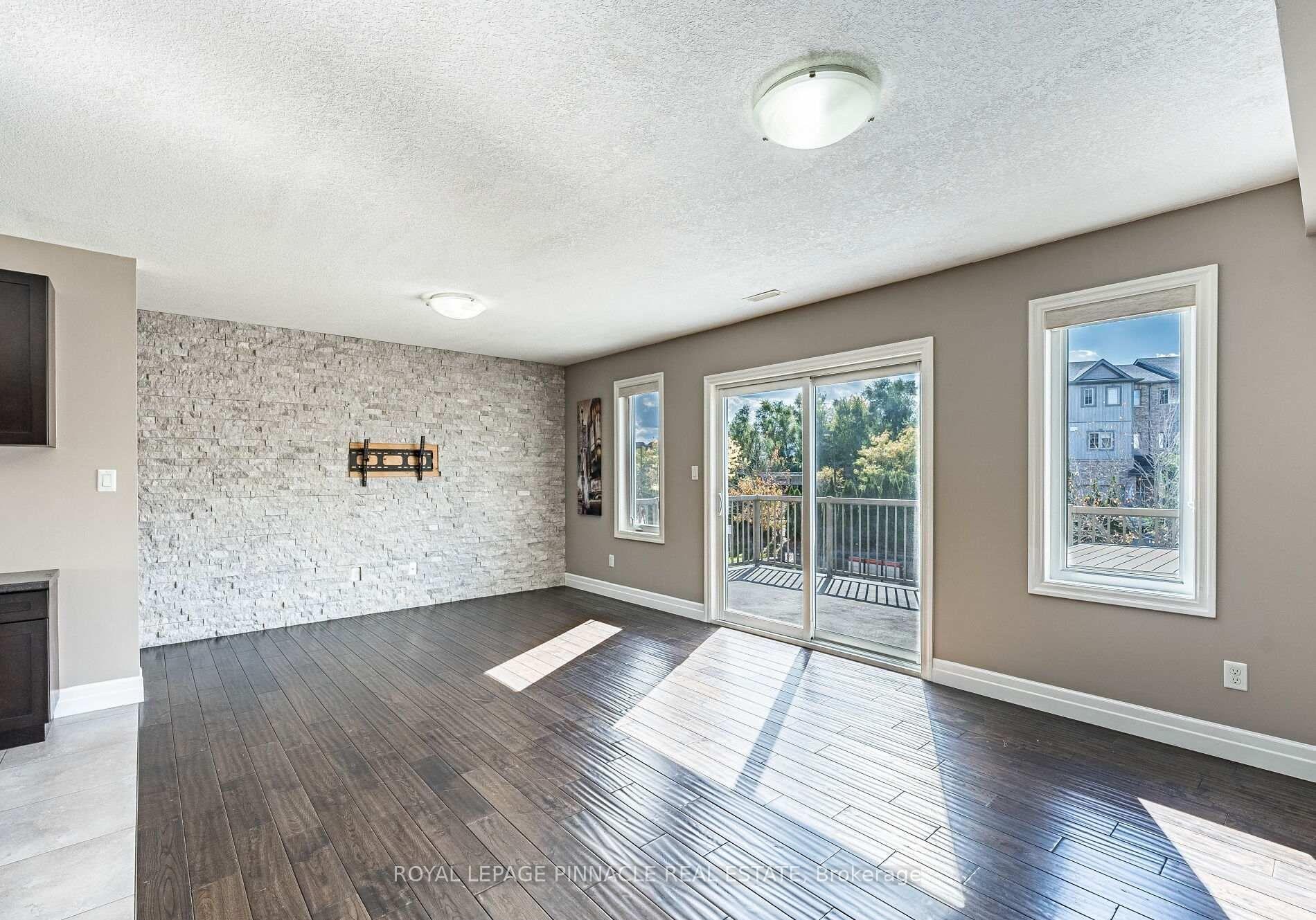 Photo 2 of Unit 15, 275 Old Huron Road E, Kitchener, Brigadoon — HOMEH