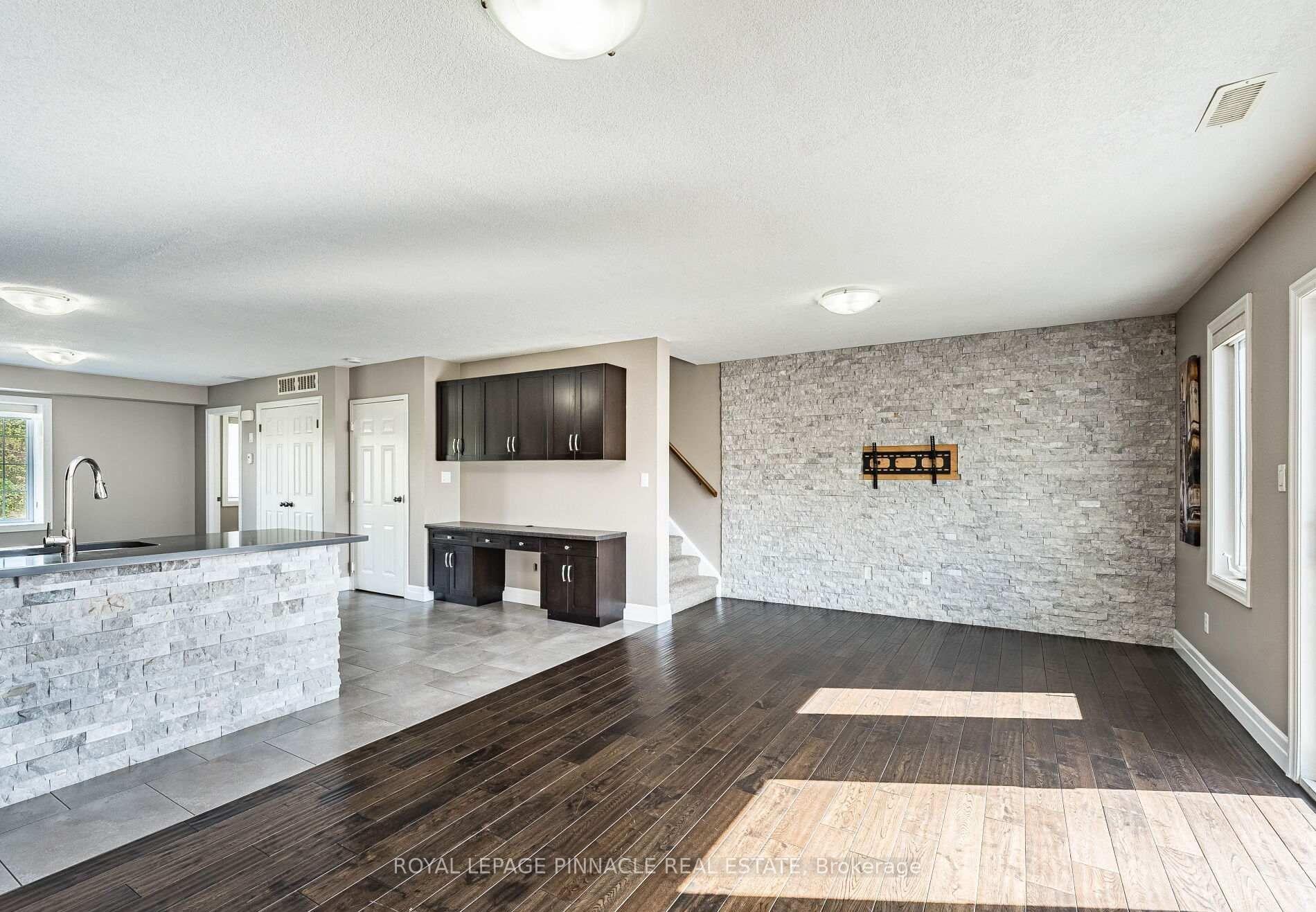 Photo 3 of Unit 15, 275 Old Huron Road E, Kitchener, Brigadoon — HOMEH