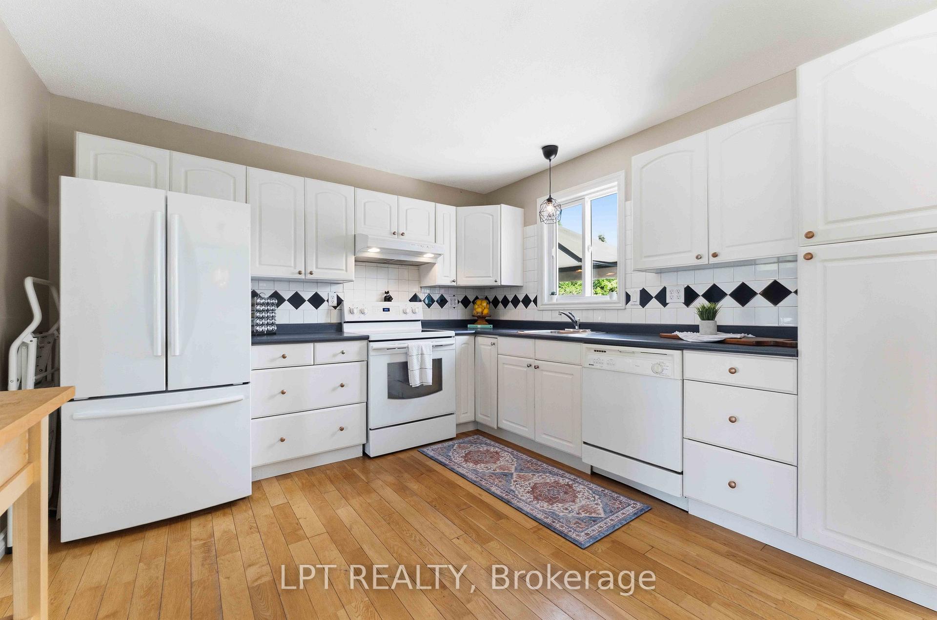 Photo 9 of 34 Fringewood Drive, Ottawa, Fringewood — HOMEH