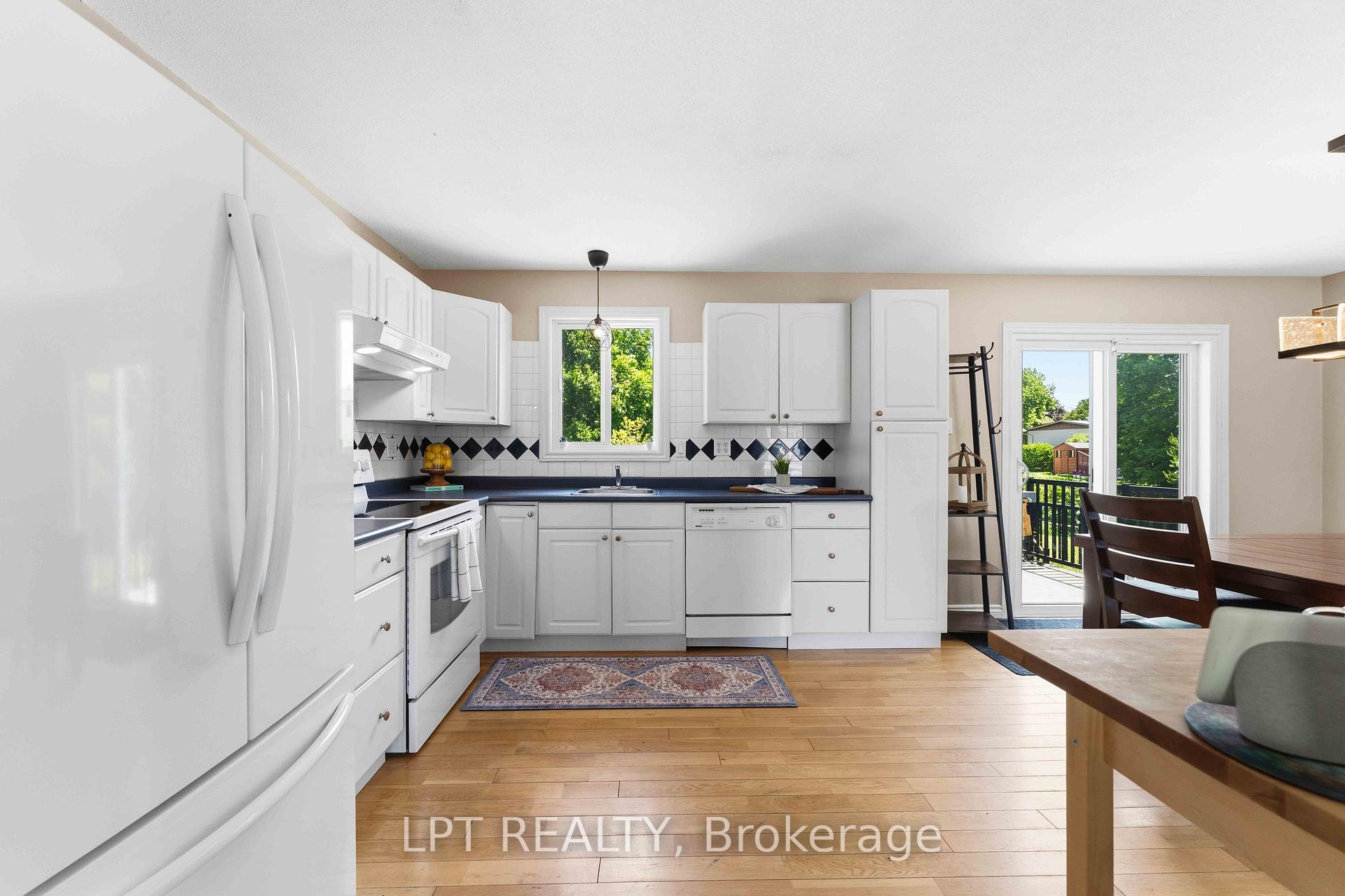 Photo 10 of 34 Fringewood Drive, Ottawa, Fringewood — HOMEH