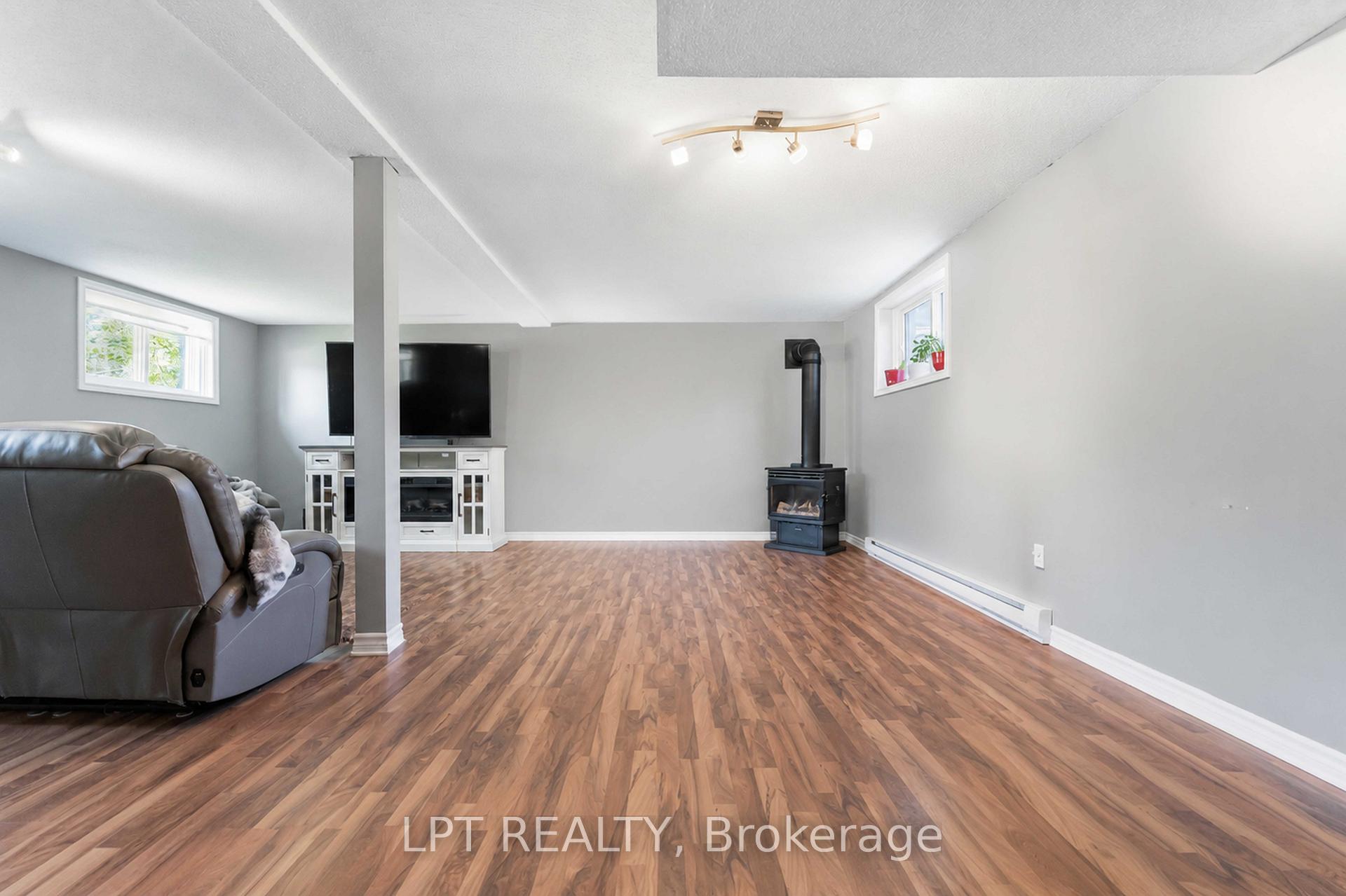 Photo 21 of 34 Fringewood Drive, Ottawa, Fringewood — HOMEH