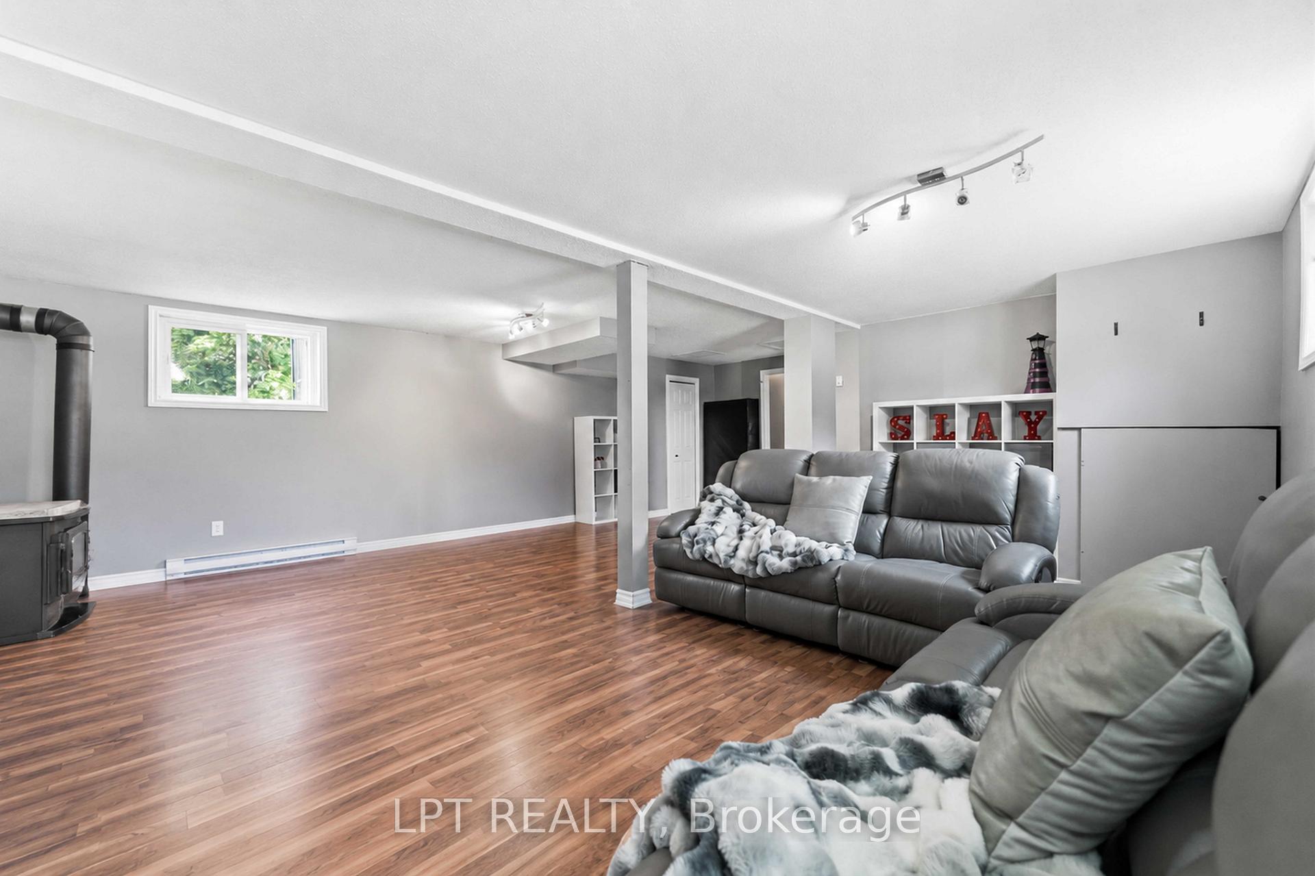 Photo 24 of 34 Fringewood Drive, Ottawa, Fringewood — HOMEH