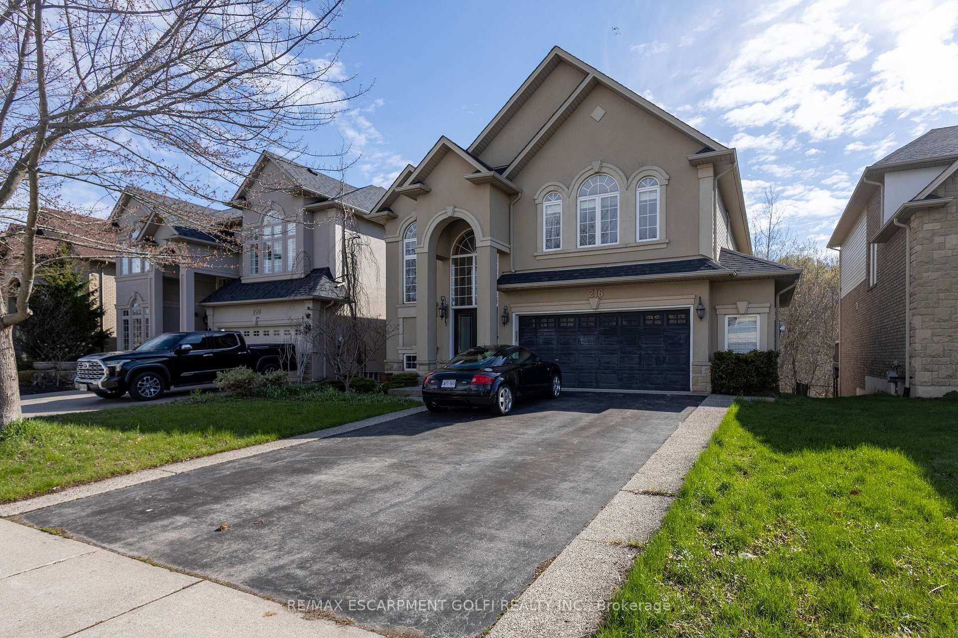 Photo 3 of 216 Diiorio Circle, Hamilton, Meadowlands — HOMEH
