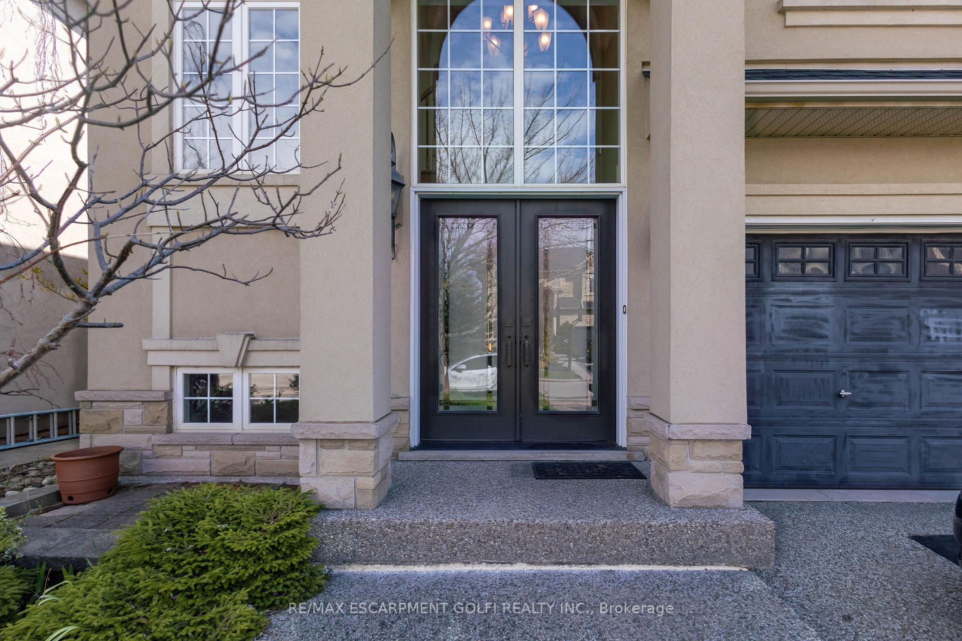 Photo 4 of 216 Diiorio Circle, Hamilton, Meadowlands — HOMEH