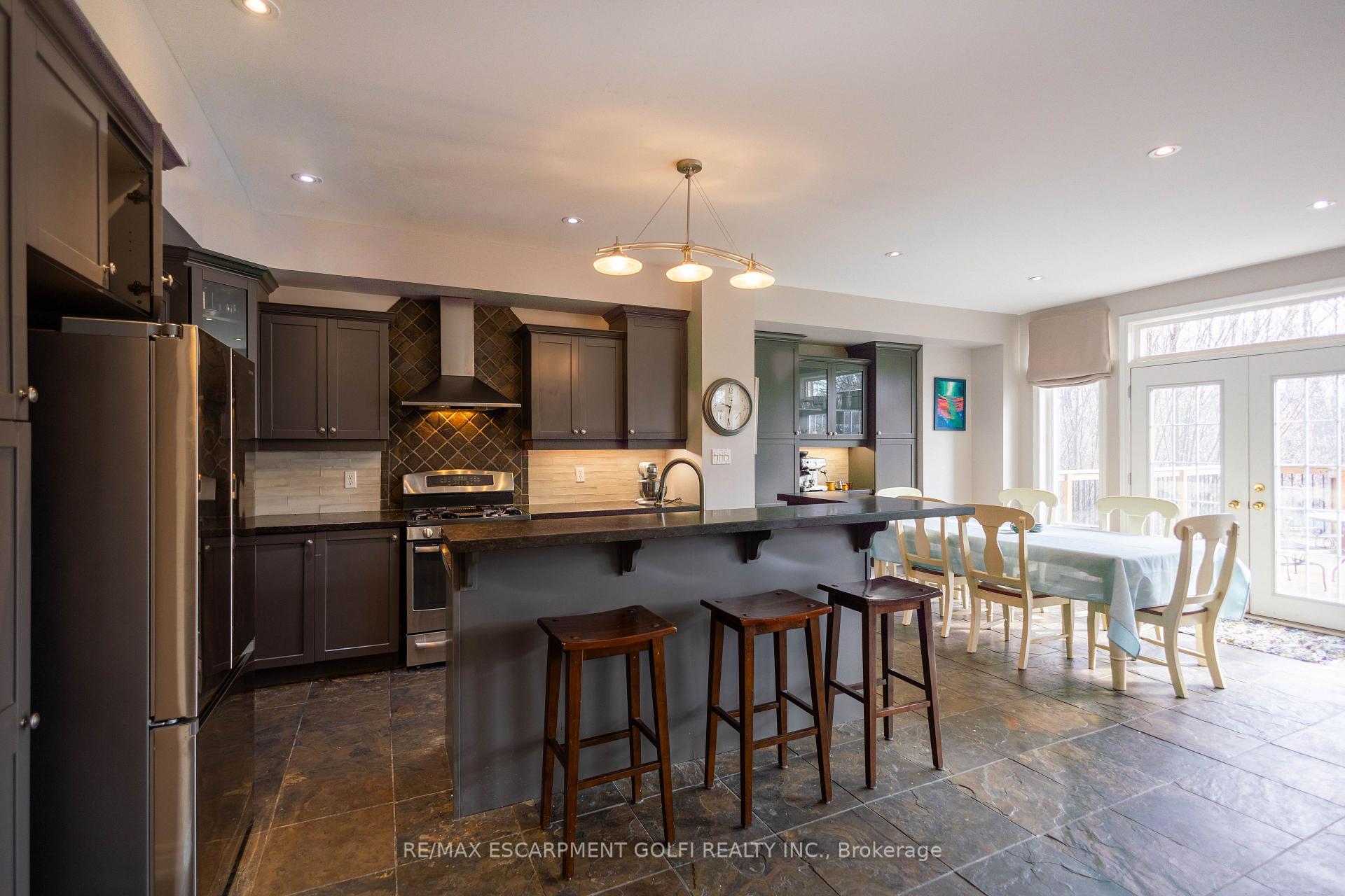 Photo 8 of 216 Diiorio Circle, Hamilton, Meadowlands — HOMEH
