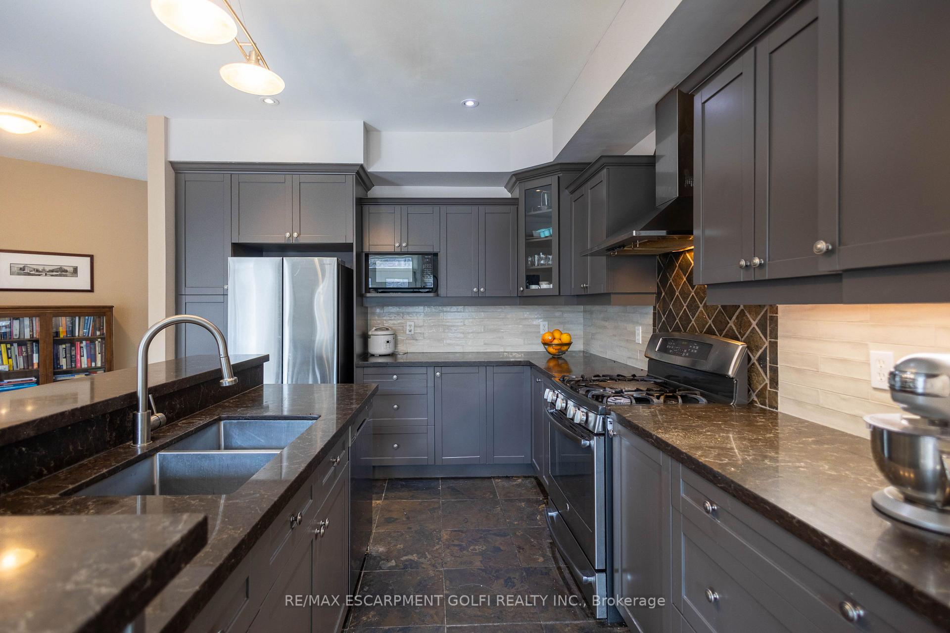 Photo 10 of 216 Diiorio Circle, Hamilton, Meadowlands — HOMEH