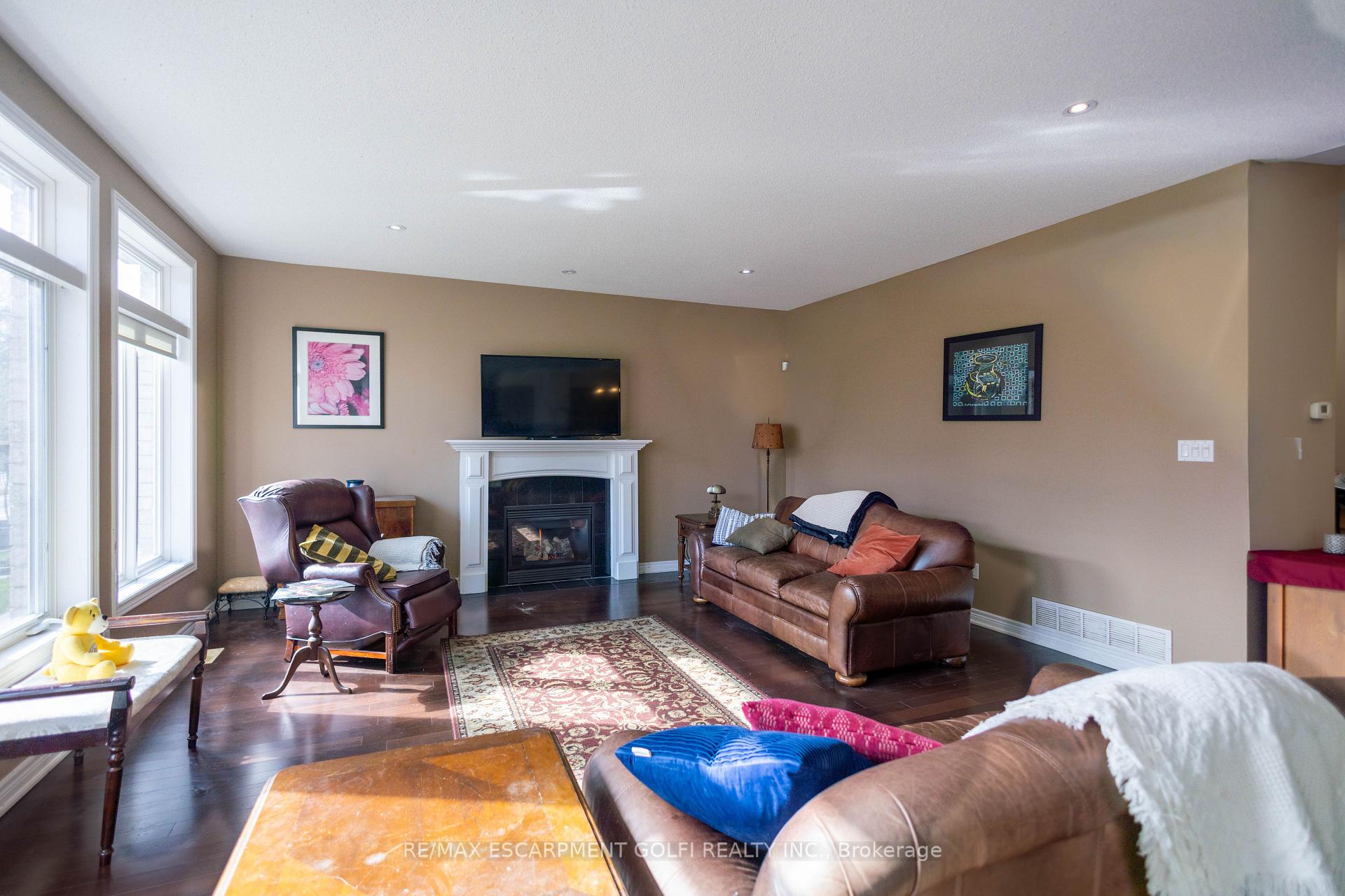 Photo 14 of 216 Diiorio Circle, Hamilton, Meadowlands — HOMEH