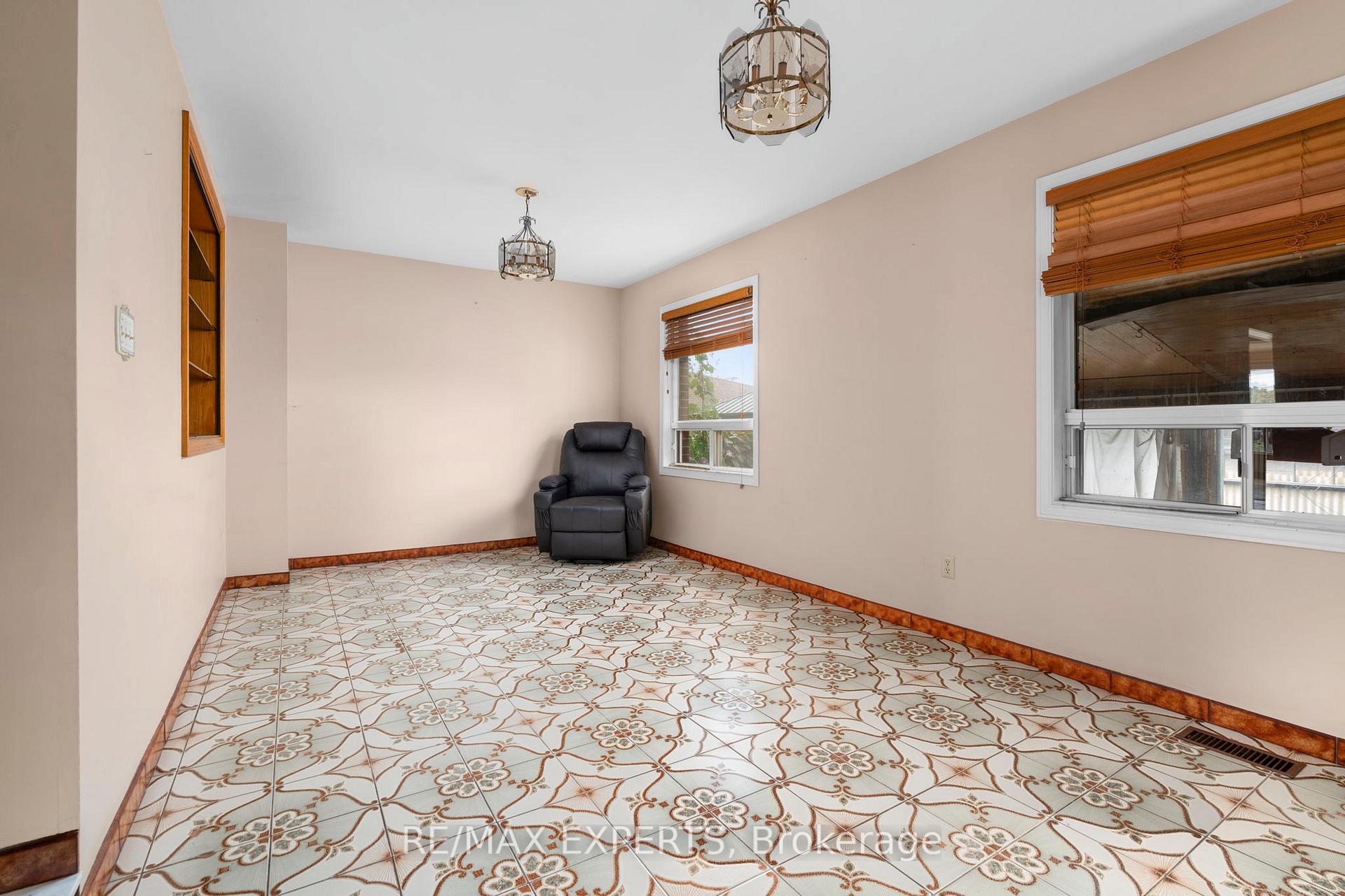Photo 10 of 2 Donofree Road, North York, Maple Leaf — HOMEH
