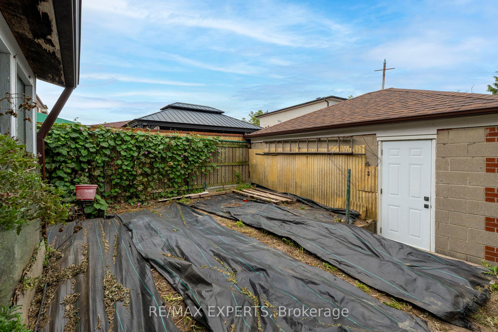 Photo 32 of 2 Donofree Road, North York, Maple Leaf — HOMEH