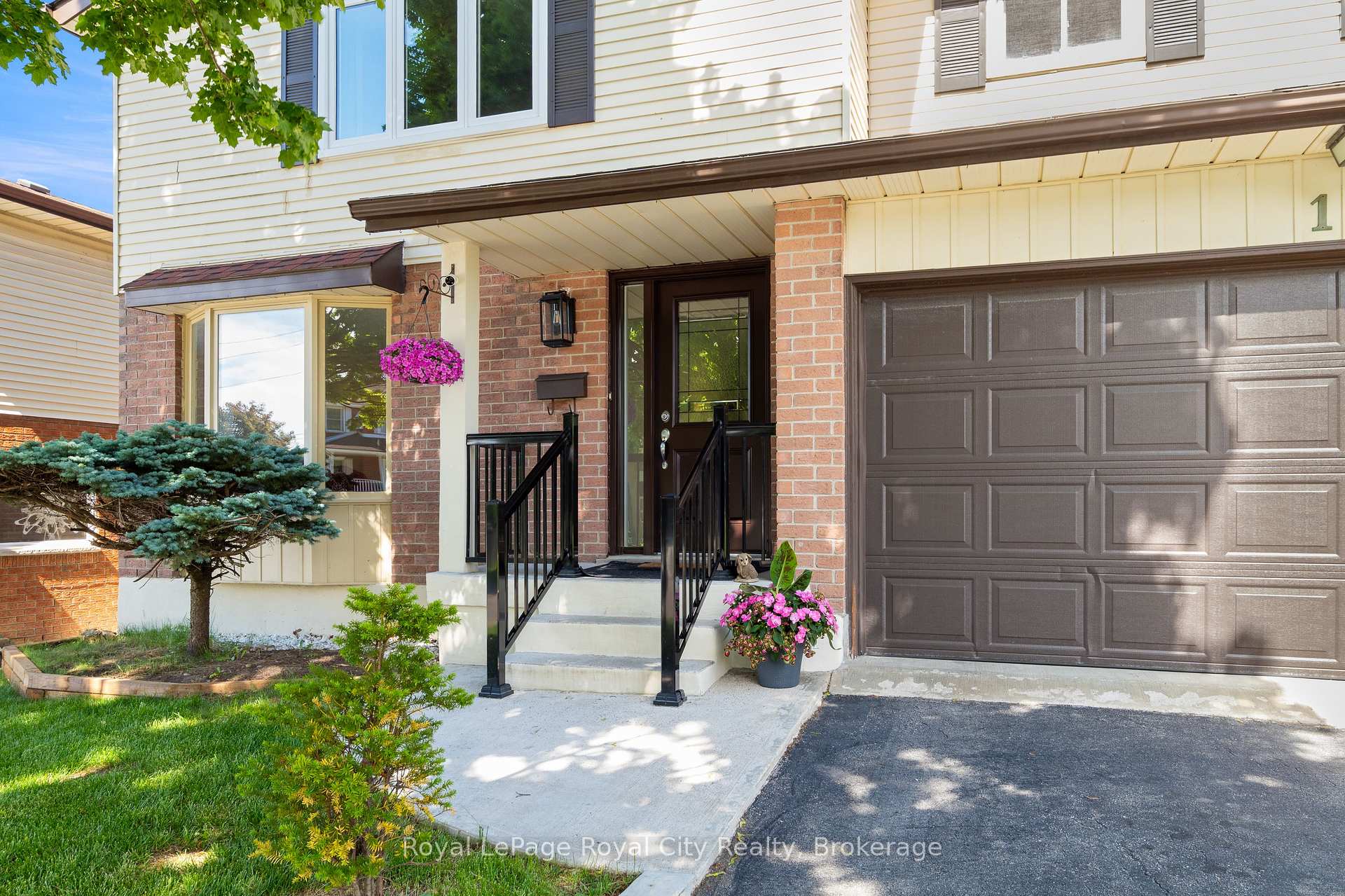Photo 3 of 121 Imperial Road N, Guelph, Willow West/Sugarbush/West Acres — HOMEH