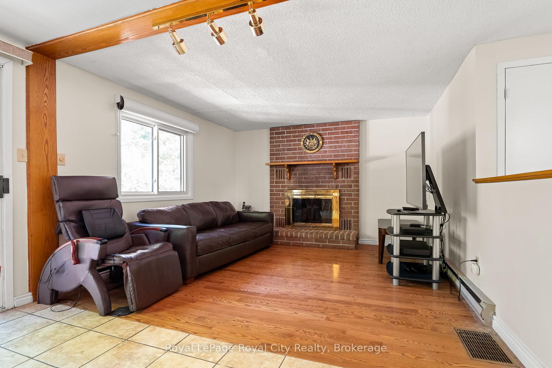 Photo 7 of 121 Imperial Road N, Guelph, Willow West/Sugarbush/West Acres — HOMEH