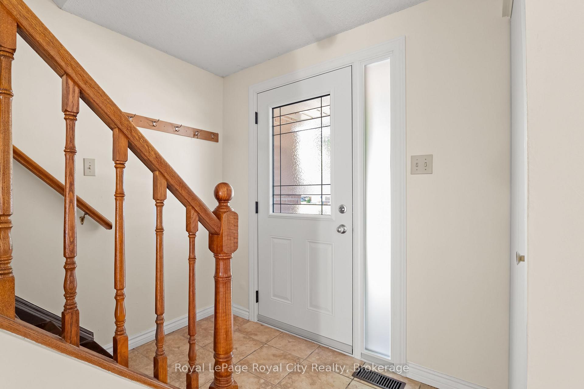 Photo 9 of 121 Imperial Road N, Guelph, Willow West/Sugarbush/West Acres — HOMEH