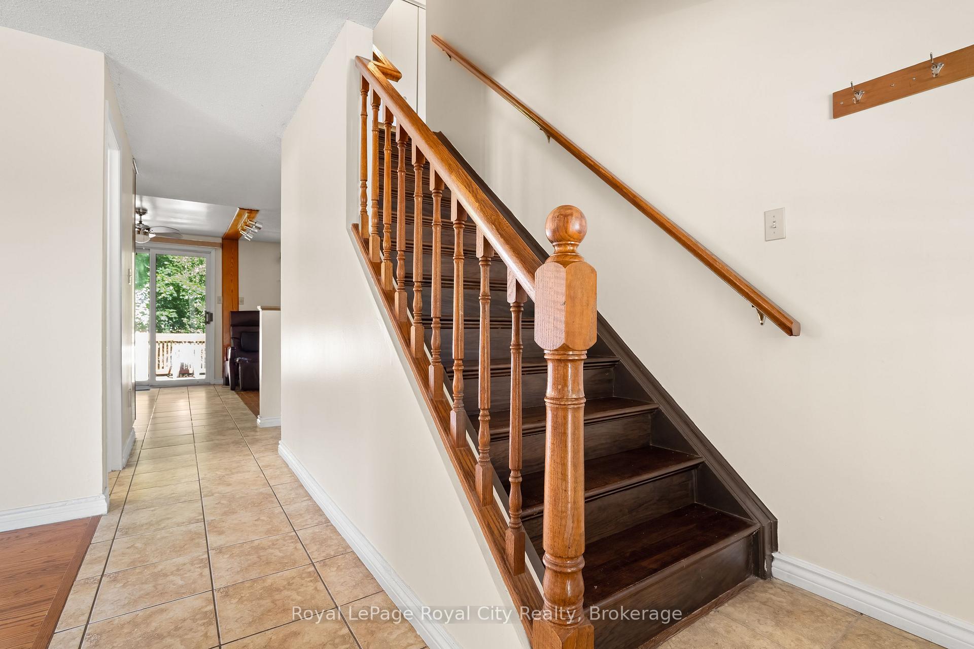 Photo 10 of 121 Imperial Road N, Guelph, Willow West/Sugarbush/West Acres — HOMEH